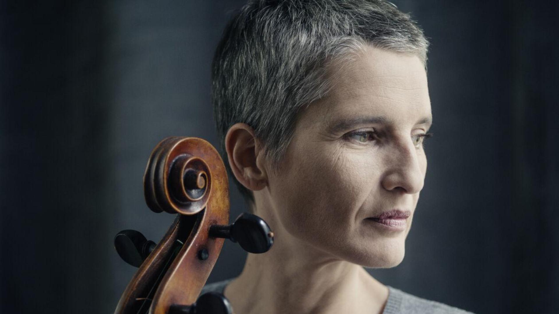 La violonchelista francesa Anne Gastinel actúa hoy en Baluarte junto con la Euskadiko Orkestra.