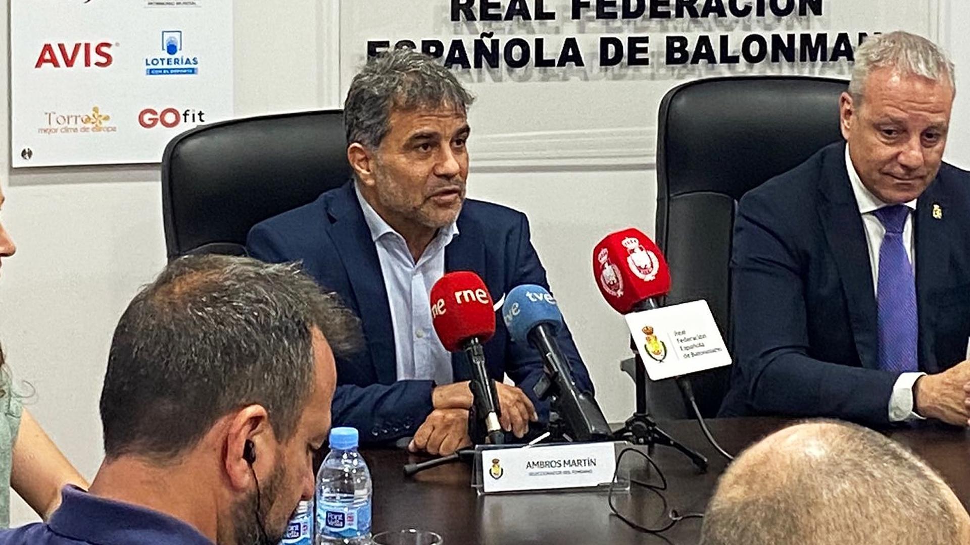 Ambros Martín, durante la rueda de prensa de su presentación como nuevo seleccionador femenino