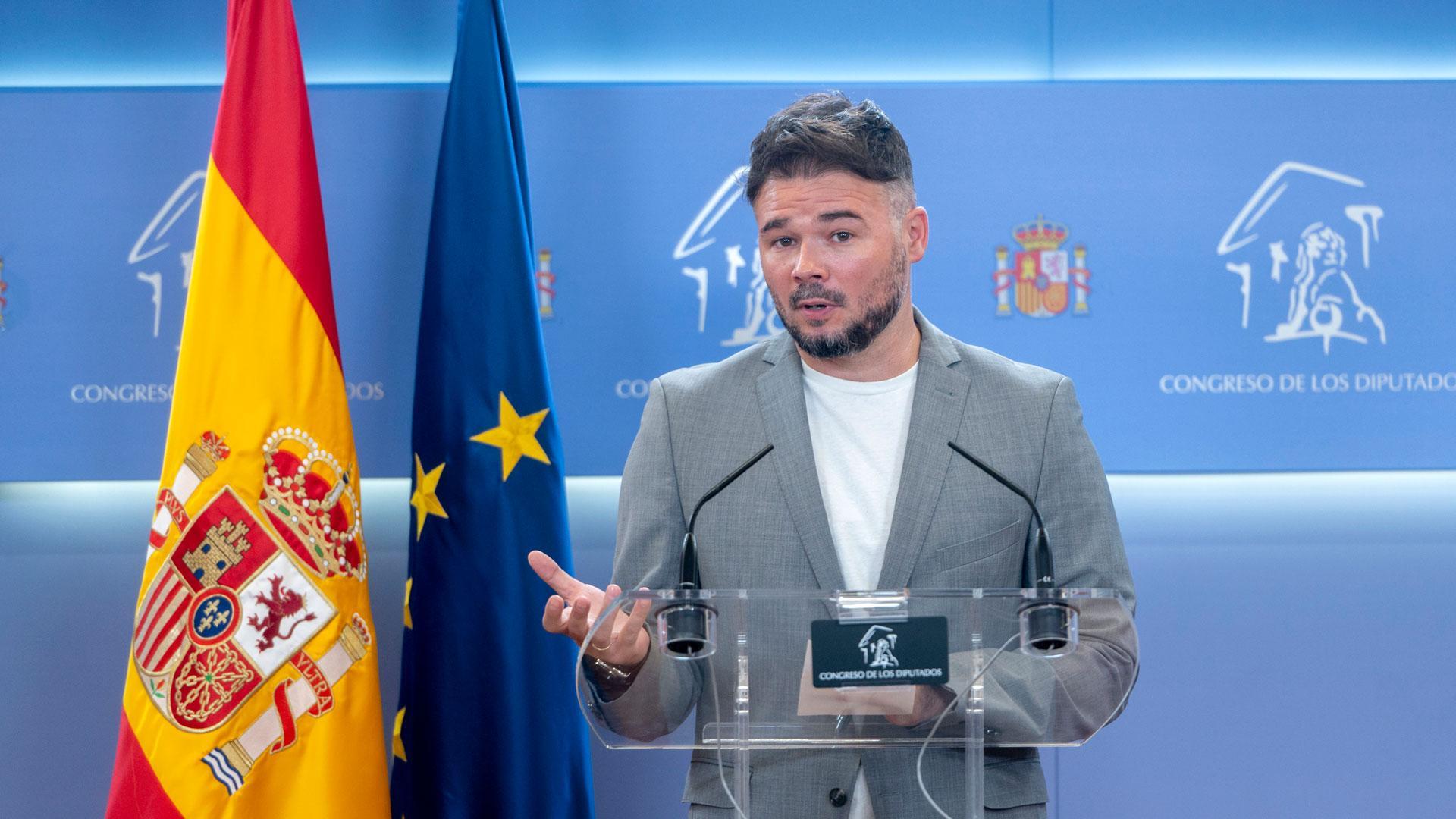El portavoz de ERC en el Congreso, Gabriel Rufián, durante una rueda de prensa anterior a la Junta de Portavoces
