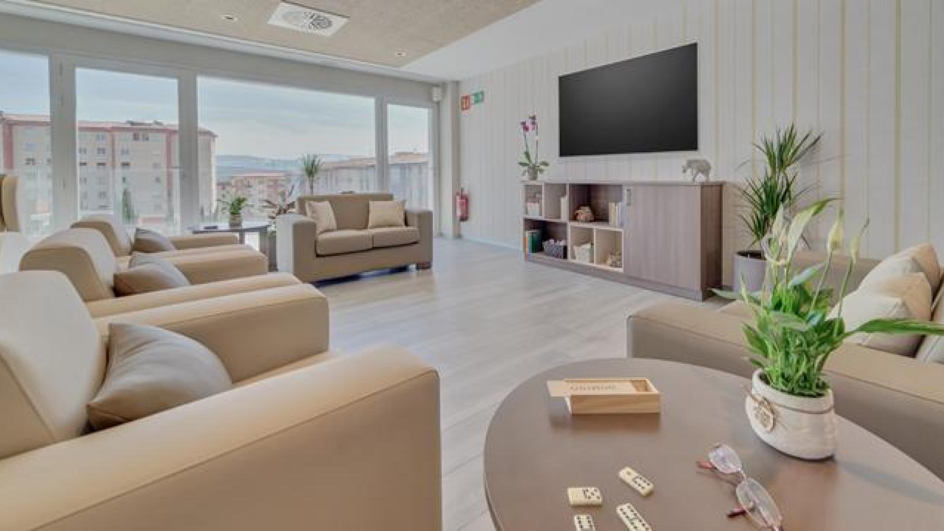 Una de las estancias comunes de la residencia DomusVi en Pamplona