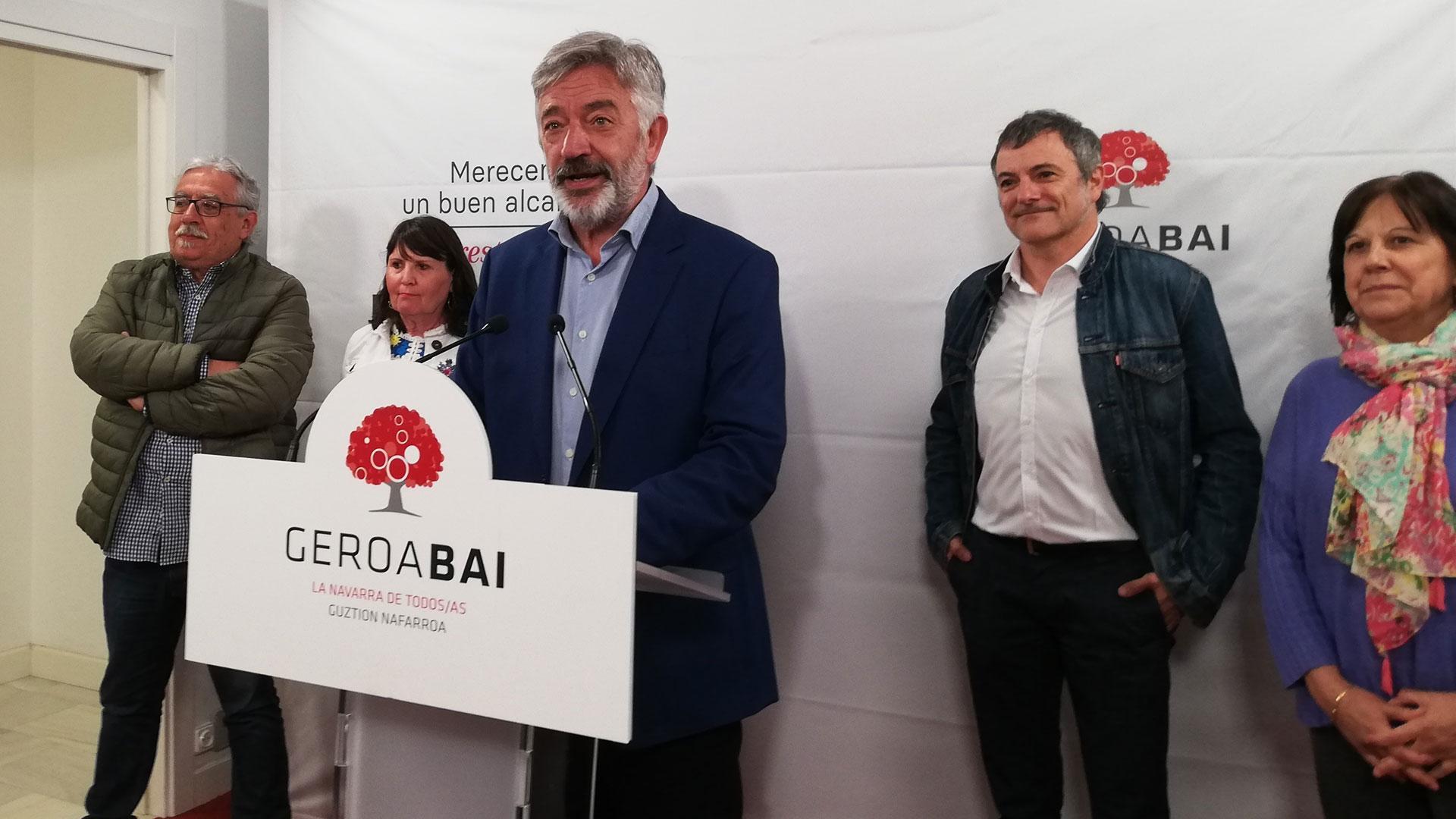 Koldo Martínez, candidato de Geroa Bai a la Alcaldía de Pamplona, en una rueda de prensa en su sede