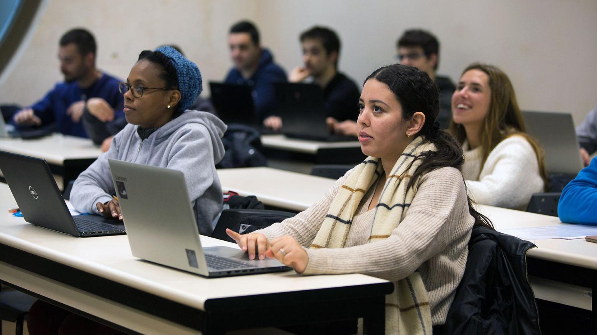 Estudiantes, durante una clase.