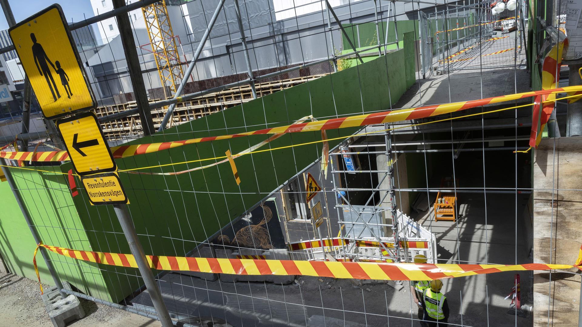 Vista de la construcción que ha colapsado y ha dejado 24 heridos en la localidad finlandesa de Espoo