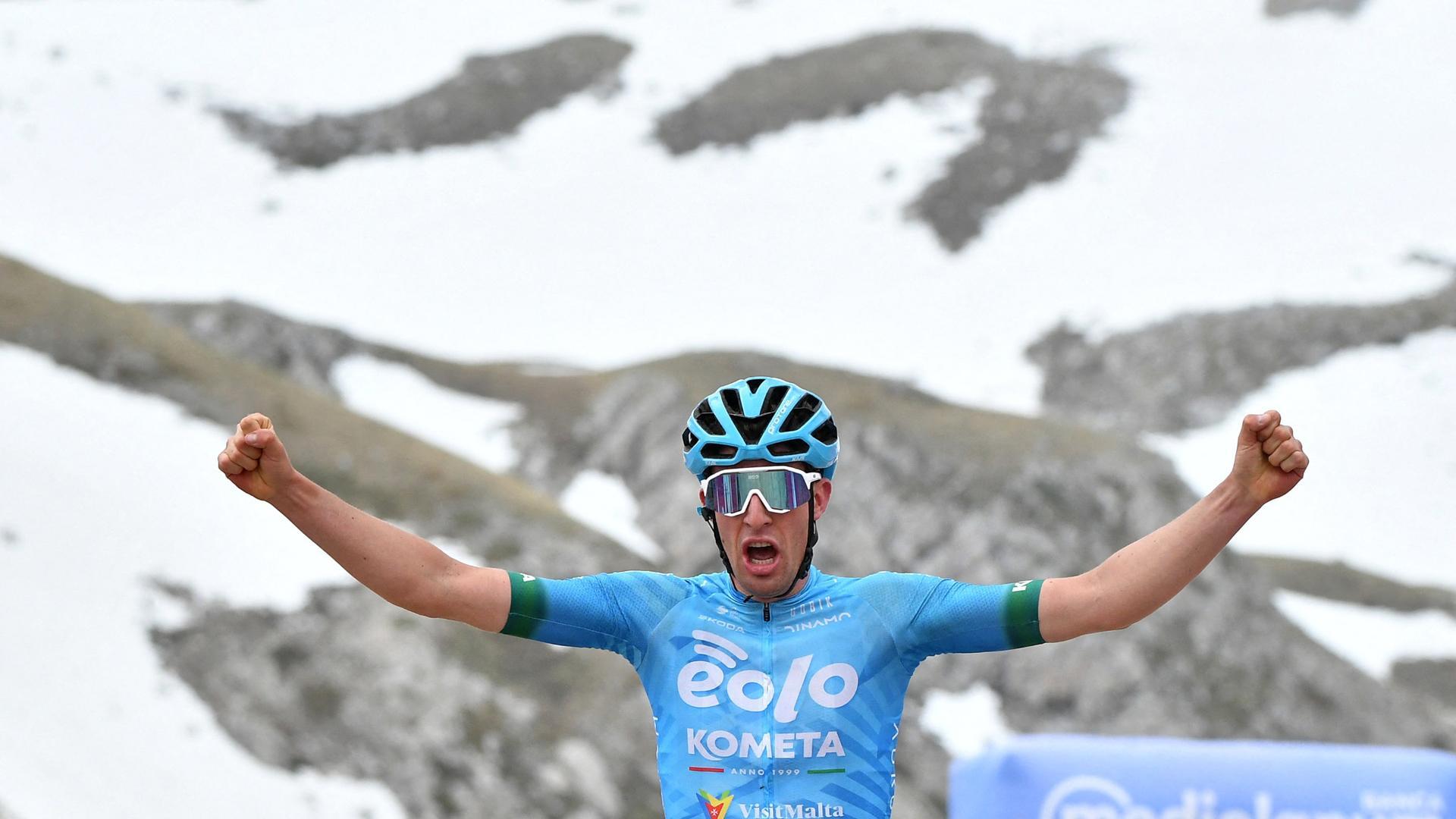 David Bais celebra el triunfo en la séptima etapa del Giro de Italia 2023