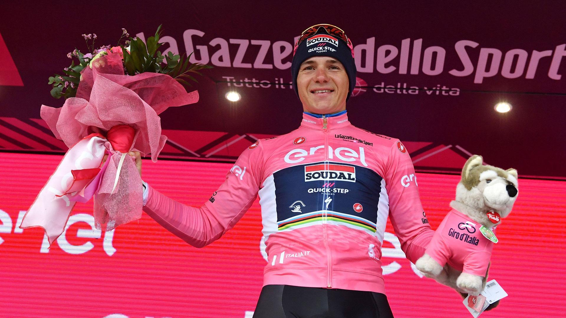 Evenepoel gana la crono y se viste de rosa