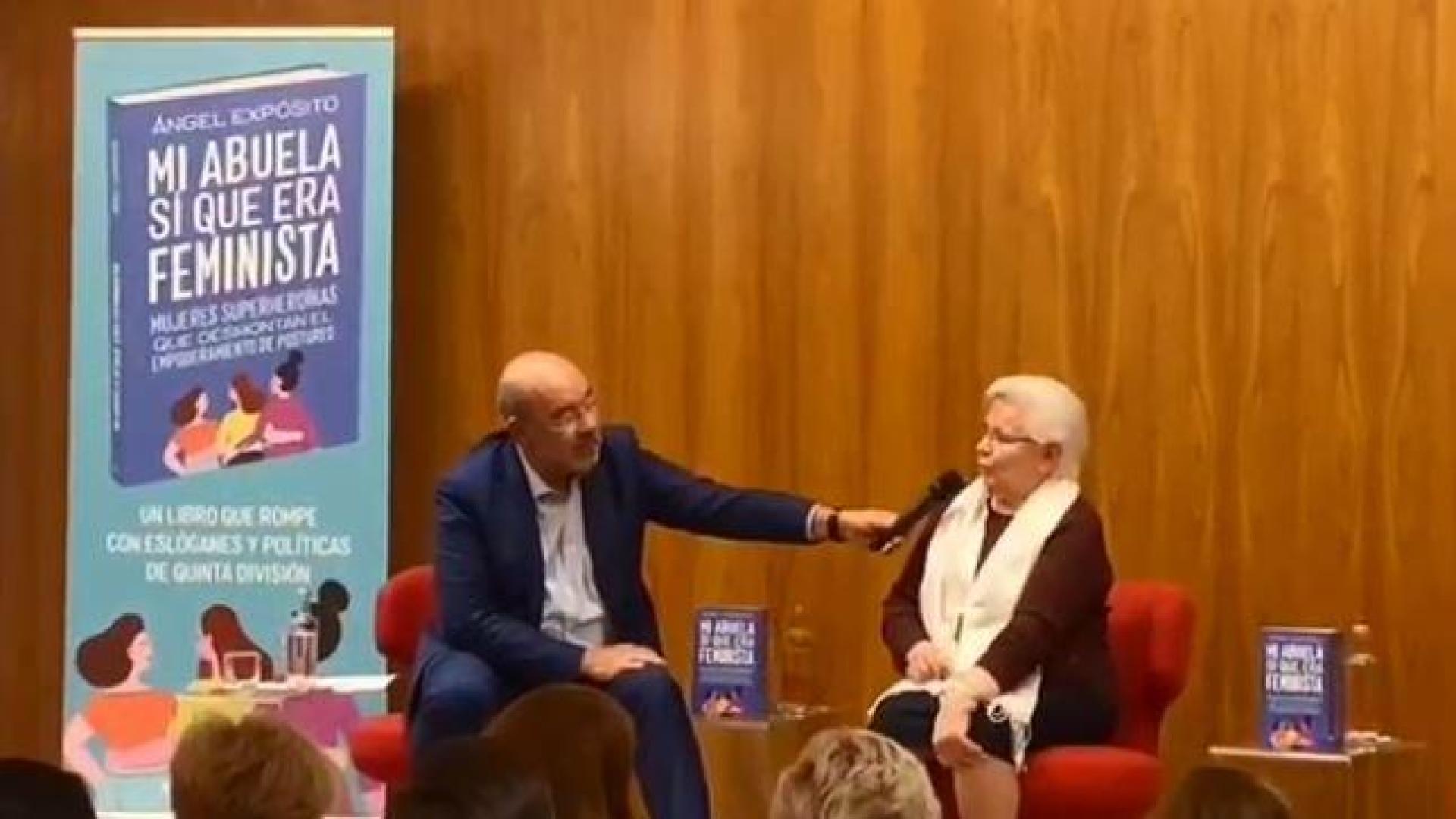 Ángel Expósito con Pilar Aural en la presentación de 'Mi abuela sí que era feminista'