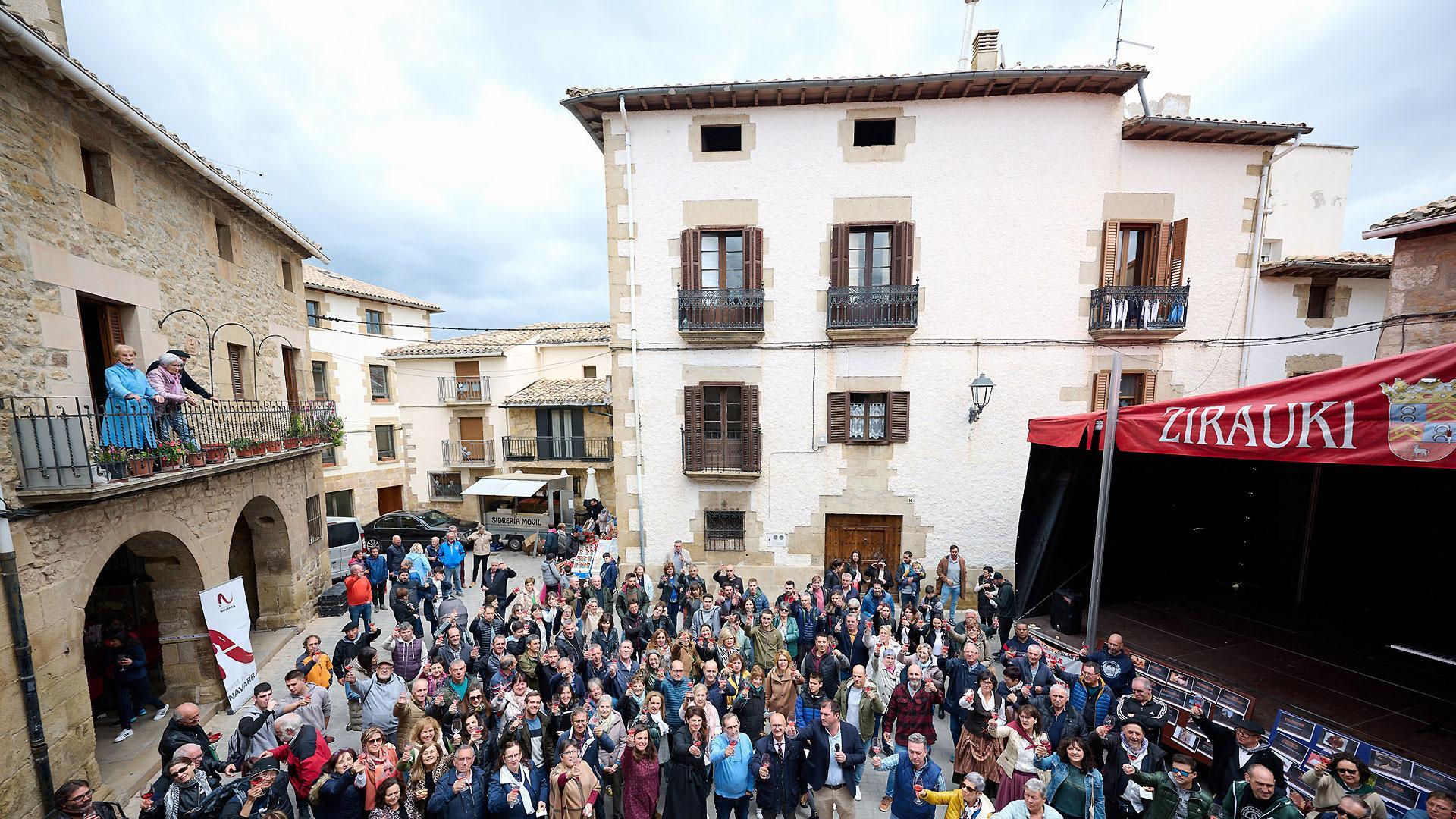 La D.O. Navarra celebró un brindis colectivo y simultáneo en Cirauqui