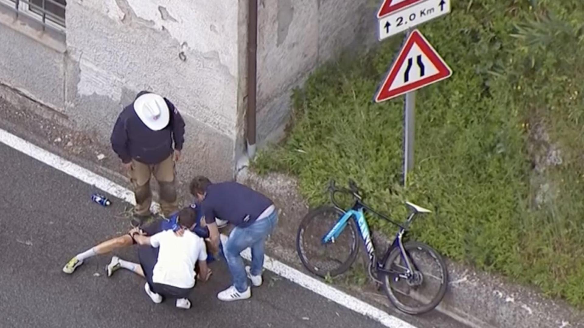 Óscar Rodríguez, justo después de la caída en el Giro.