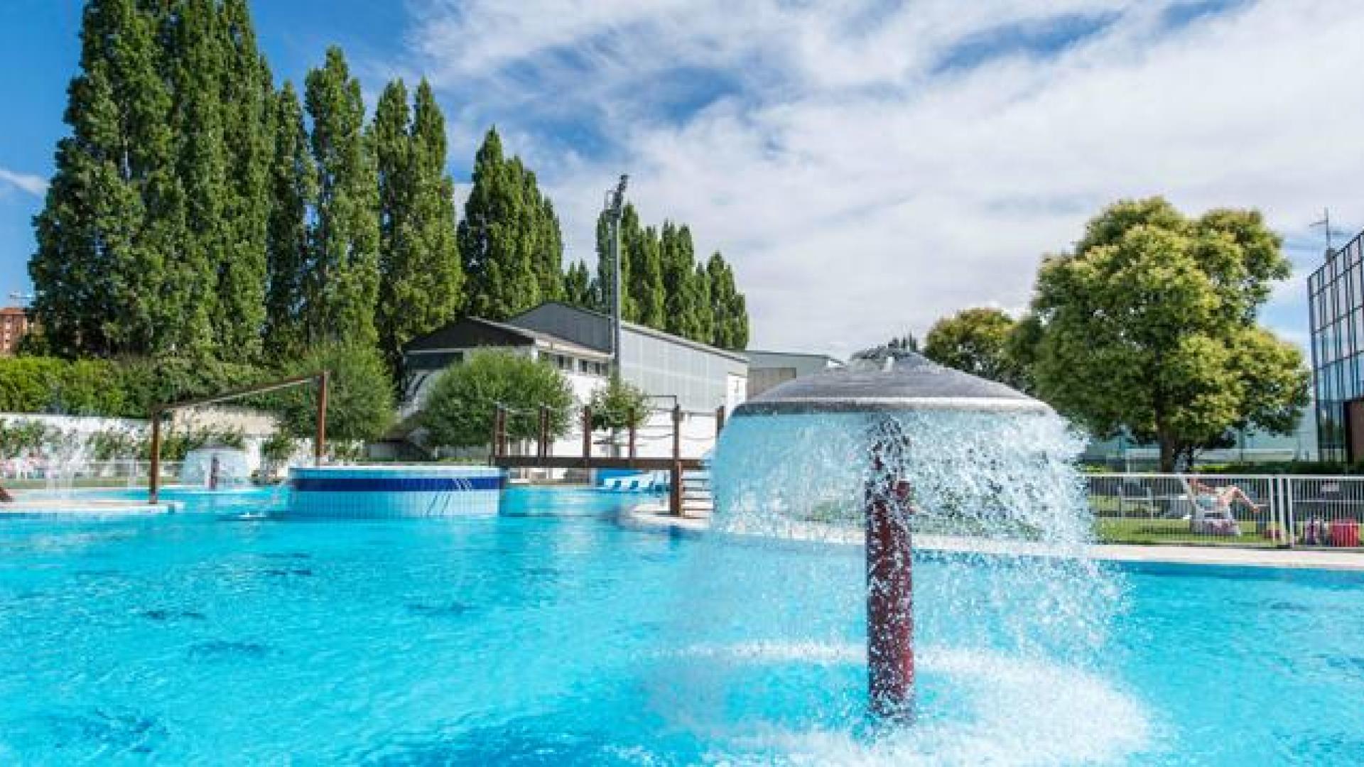 Piscina de verano en Oberena