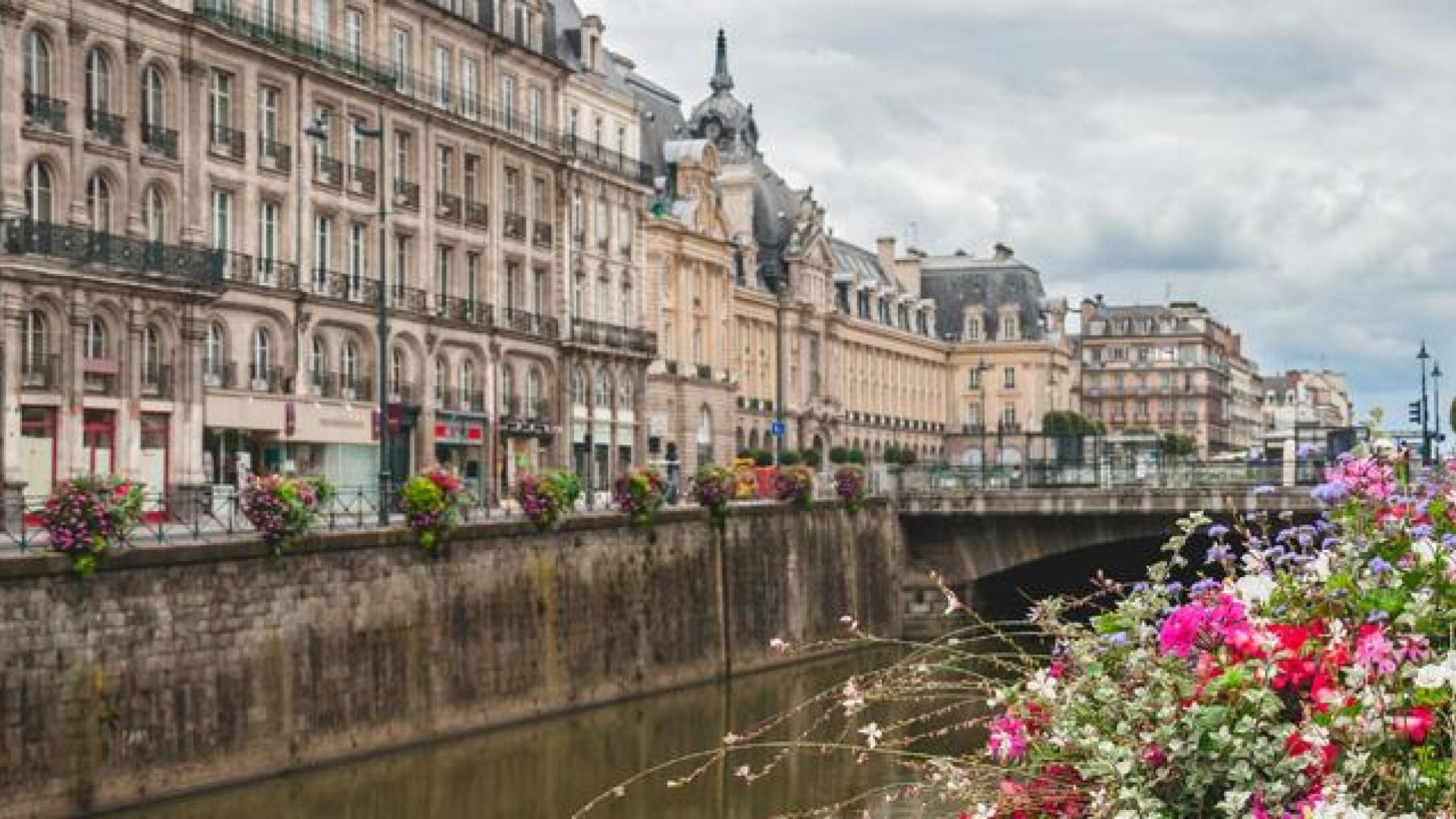 El santoral recuerda este 19 de mayo a San Ivo de Bretaña, patrón de esta región francesa. En la imagen, vista de Rennes, la capital de Bretaña