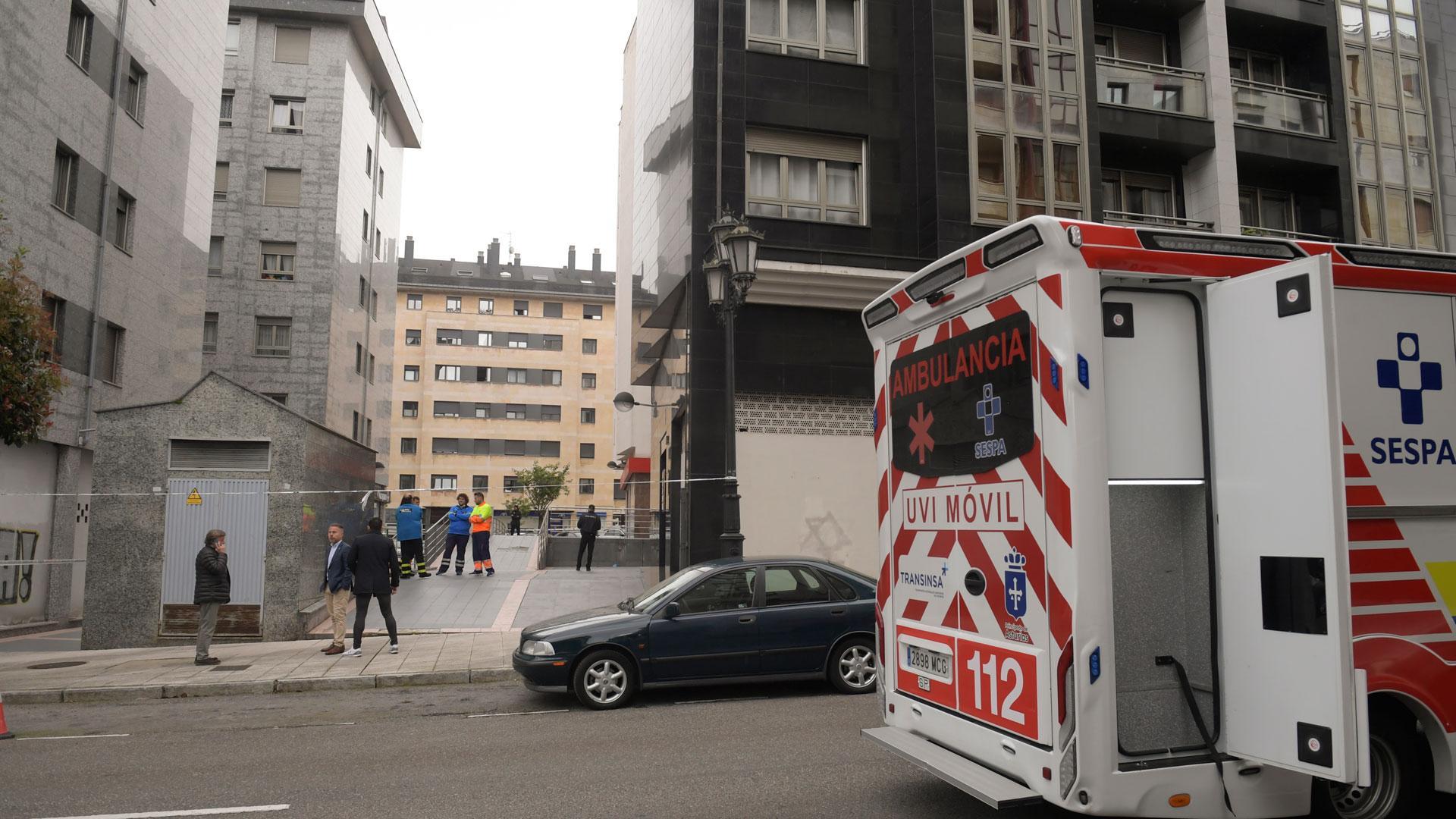 Vista del edificio de la calle Facetos de Oviedo donde dos niñas de 12 años han muerto al precipitarse por una ventana al patio de luces