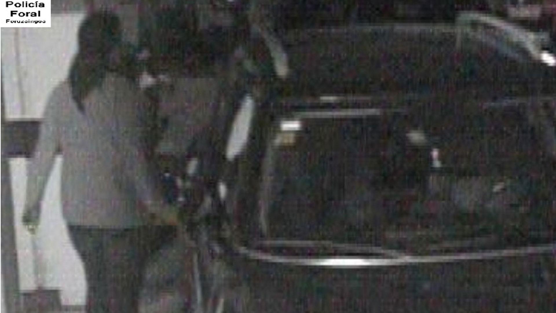 La detenida fue grabada cuando estaba rayando los coches de un garaje comunitario