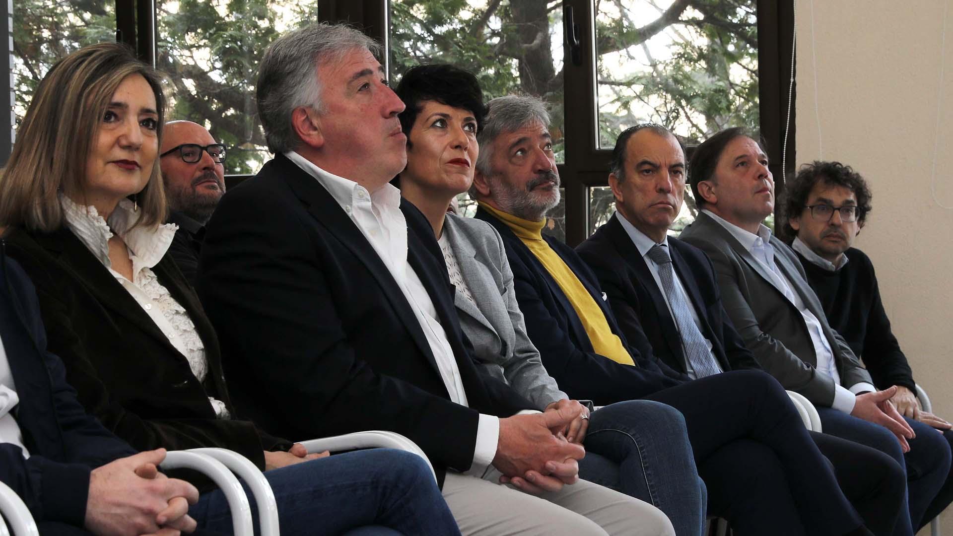 Cristina Ibarrola, Joseba Asiron, Elma Saiz, Koldo Martínez, Carlos García, Fernando Sesma y Txema Mauleón
