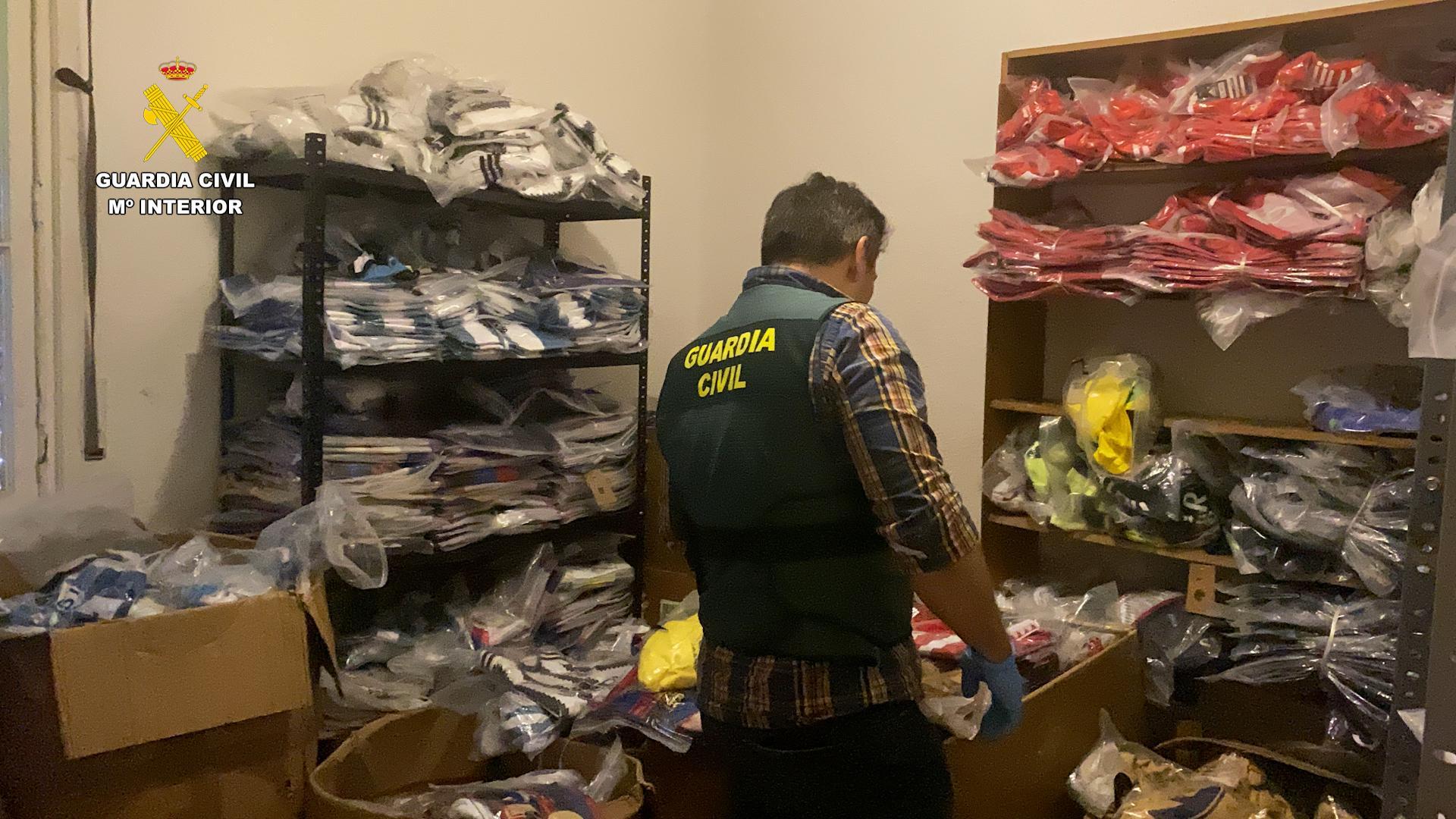Los detenidos falsificaban prendas y accesorios