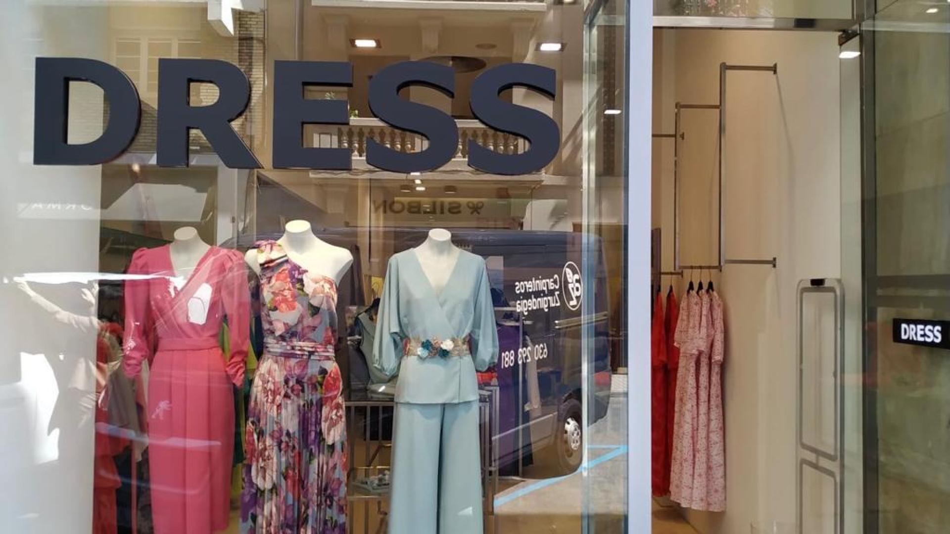 La tienda de moda Dress se ha trasladado a un local más espacioso y luminoso en la calle Paulino Caballero de Pamplona.