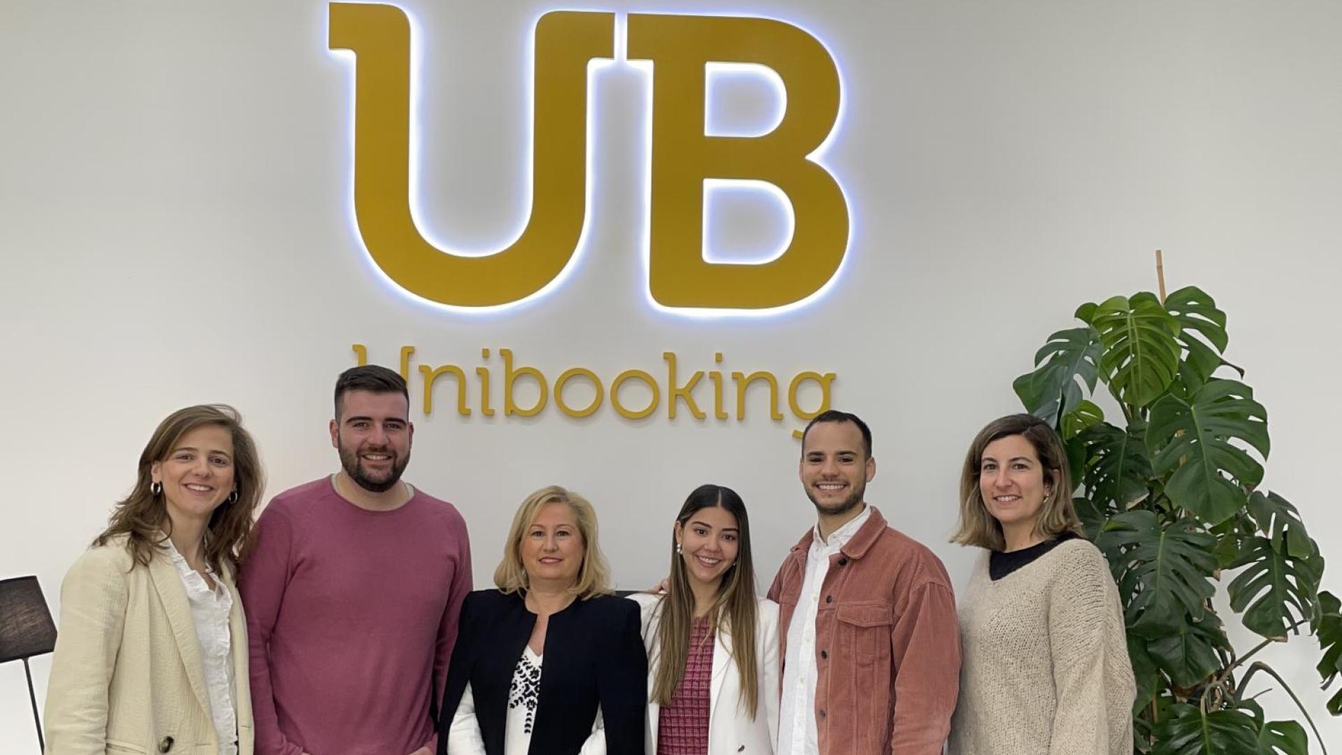 Equipo de Unibooking.