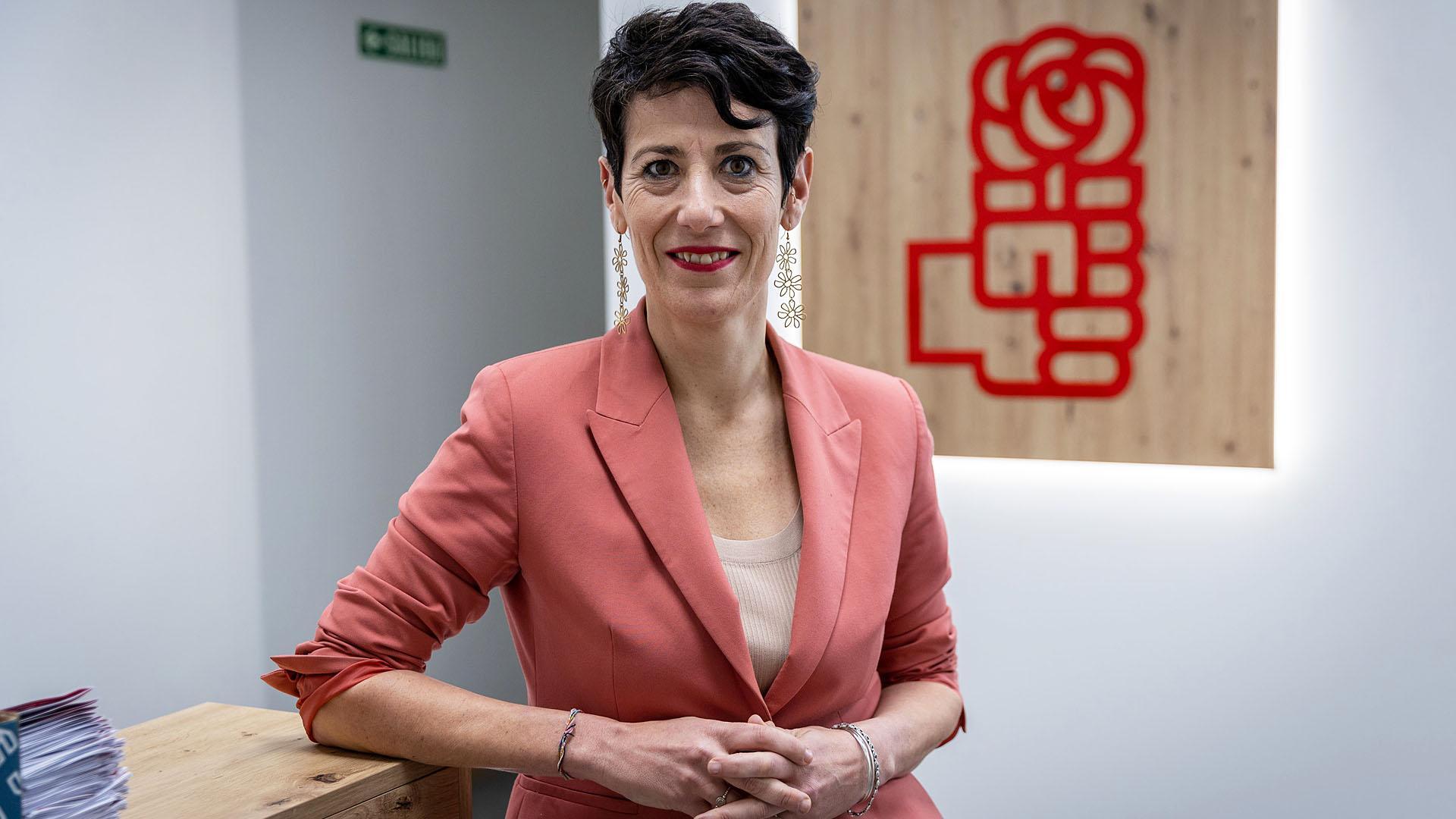 Elma Saiz en la sede del Partido Socialista de Navarra