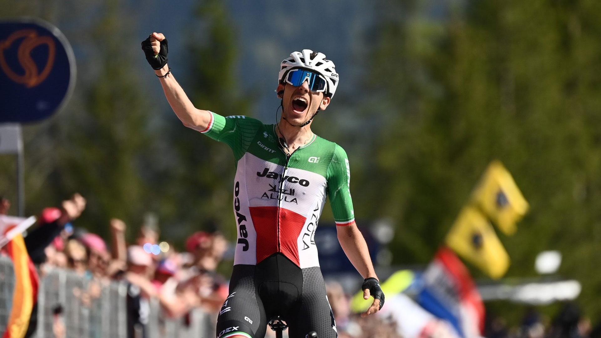 El ciclista italiano Filippo Zana (Jayco AlUla) ganó este martes la decimoctava etapa del Giro de Italia