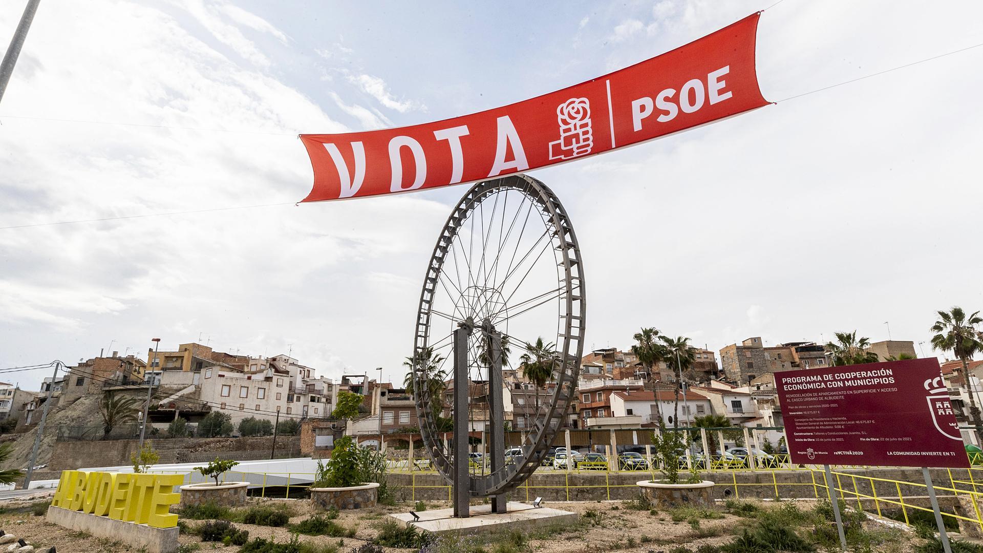 Imagen de un cartel electoral del PSOE en el municipio murciano de Albudeite