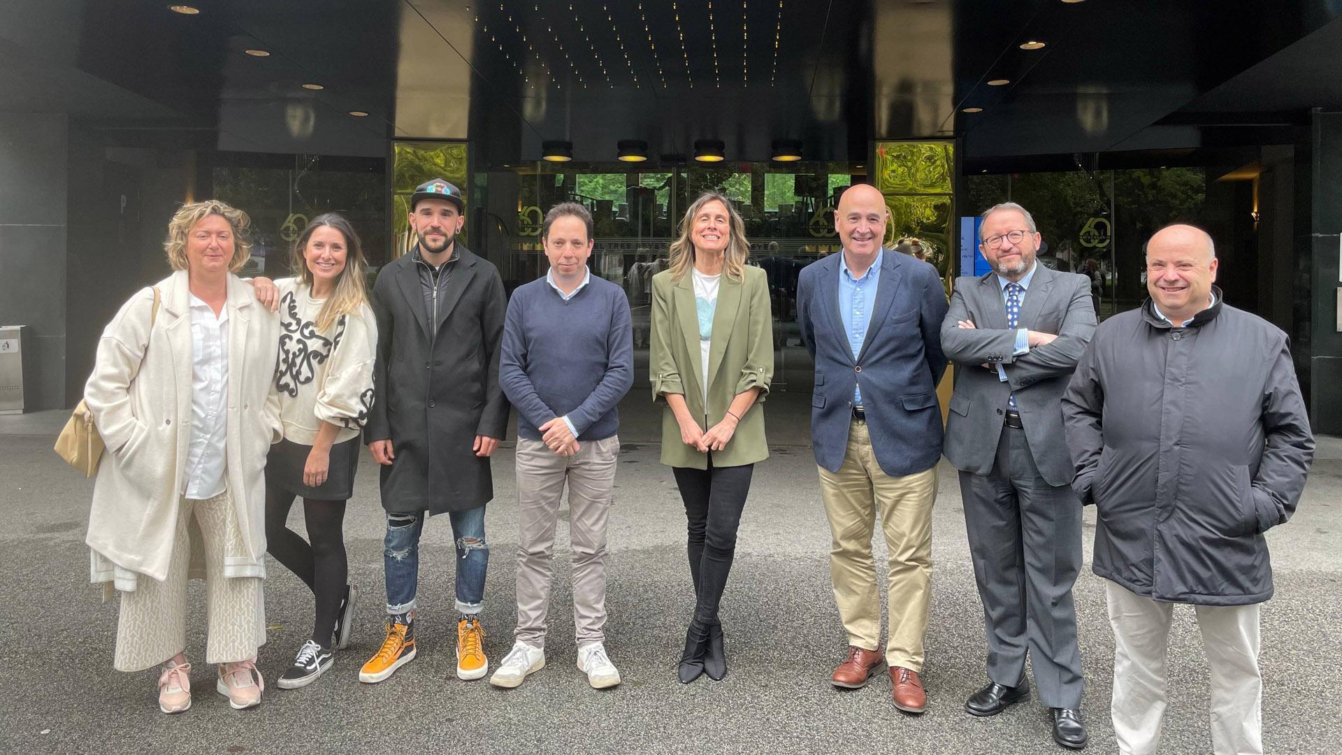 El jurado de los Premios Talento Gastro 2023 y organizadores del certamen: Ana Laguna (Academia Navarra de Gastronomía), Sara Nahum (Diario de Navarra), Eneko Izcue (Basque Culinary Center), David Yárnoz (El Molino de Urdániz), Alicia Nicolás (Grupo La Información), Javier Yurrita (El Diario Vasco), Víctor Sánchez (Hotel Tres Reyes) y Nacho Calvo (Asociación Hostelería Navarra)