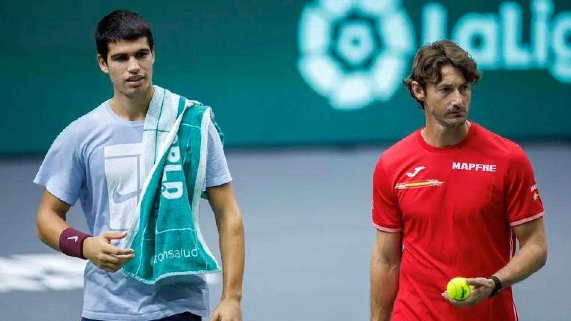 Carlos Alcaraz junto a su entrenado Juan Carlos Ferrero