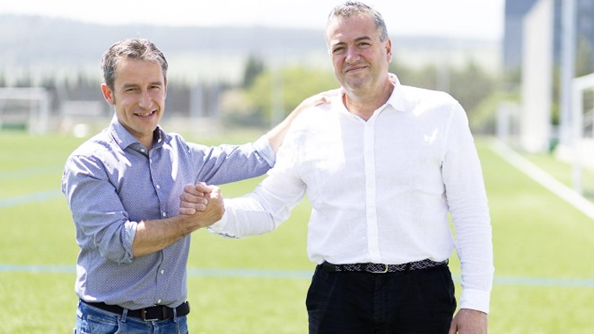 Ángel Alcalde, director de Tajonar (izda.) junto a Félix V ergara