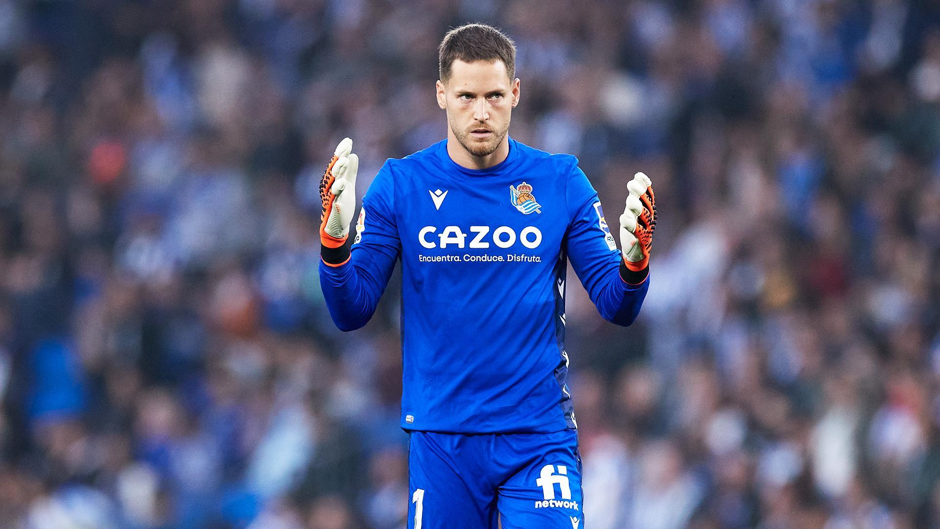 Álex Remiro durante el choque entre la Real Sociedad y el Almería