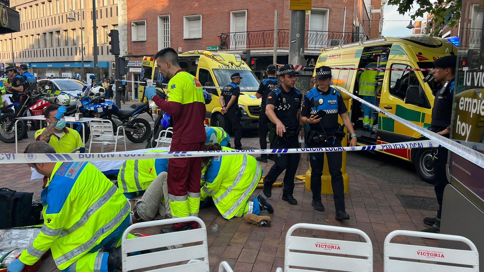 Un quad ha invadido la acera en Alcobendas, en la Plaza del Pueblo, y ha atropellado a varias personas que se encontraban en una terraza