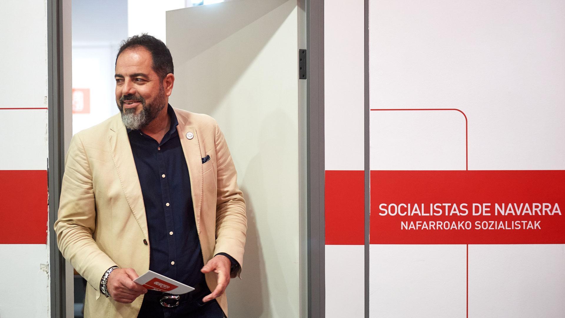 El secretario de Organización del PSN, Ramón Alzórriz, durante la rueda de prensa en la que analizó los resultados electorales