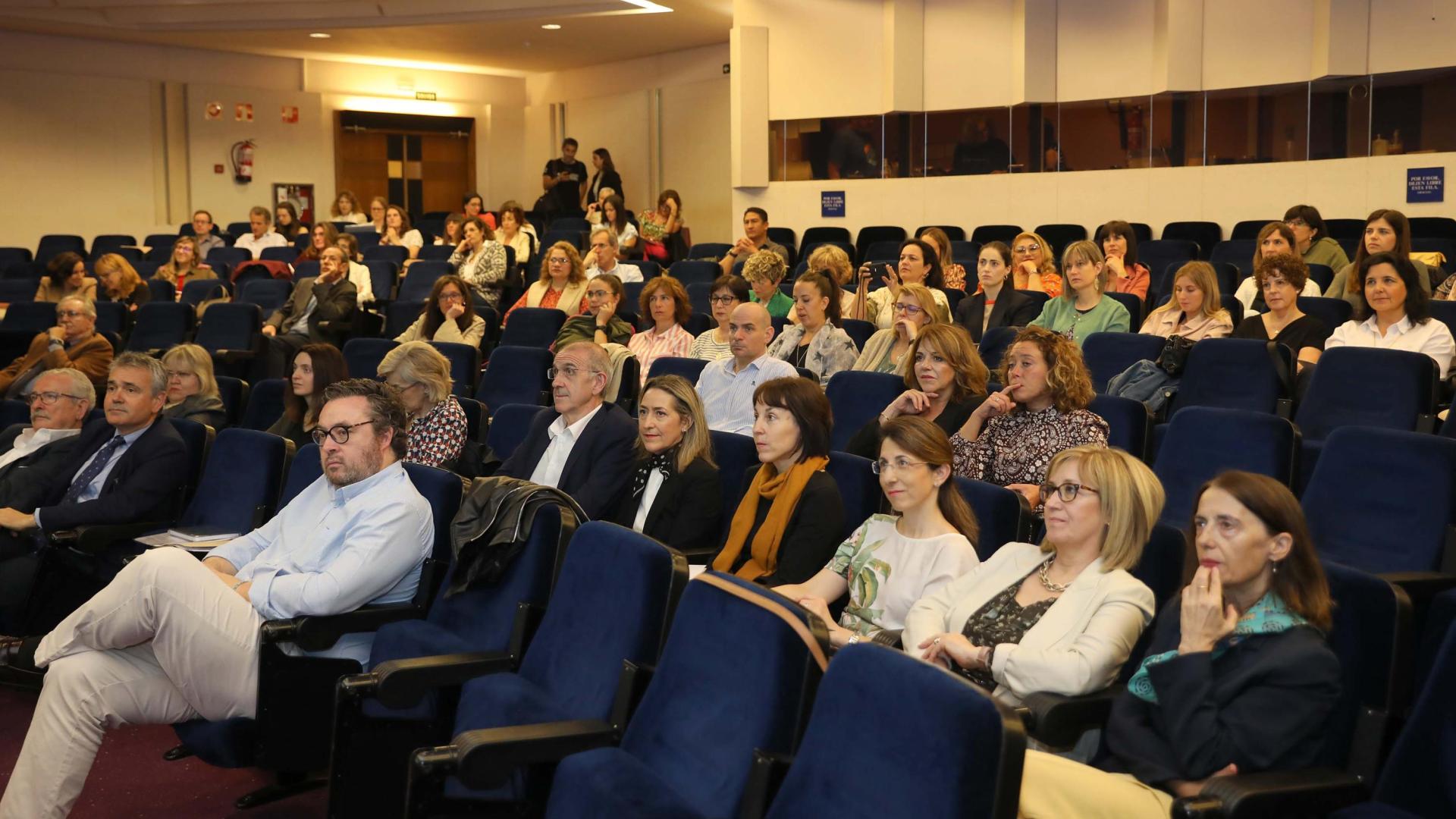 Asistentes al curso organizado por la Asociación de Radiólogos en el Colegio de Médicos de Navarra.