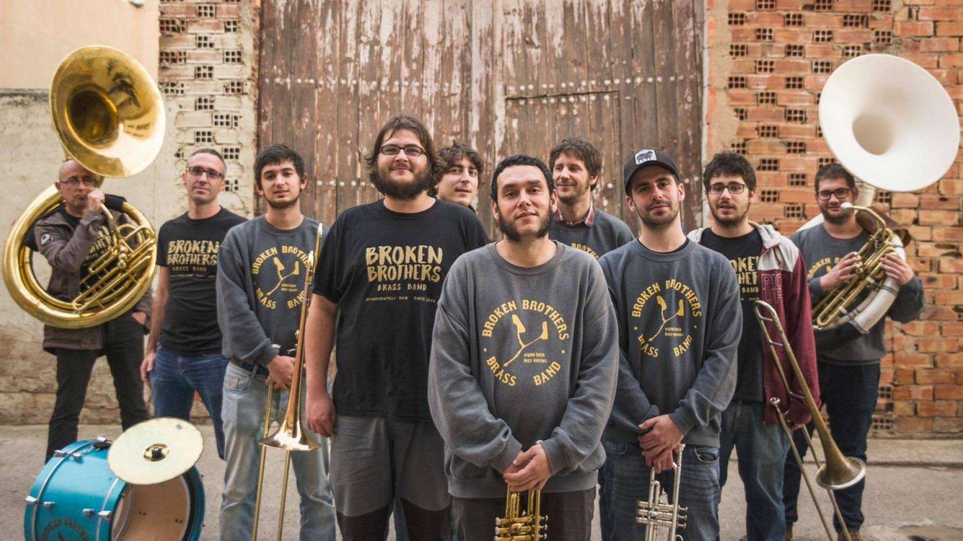 Los Broken Brother Brass Band participan esta tarde en la jornada festiva de Pamplona con motivo del último peldaño de la "escalerica sanferminera",