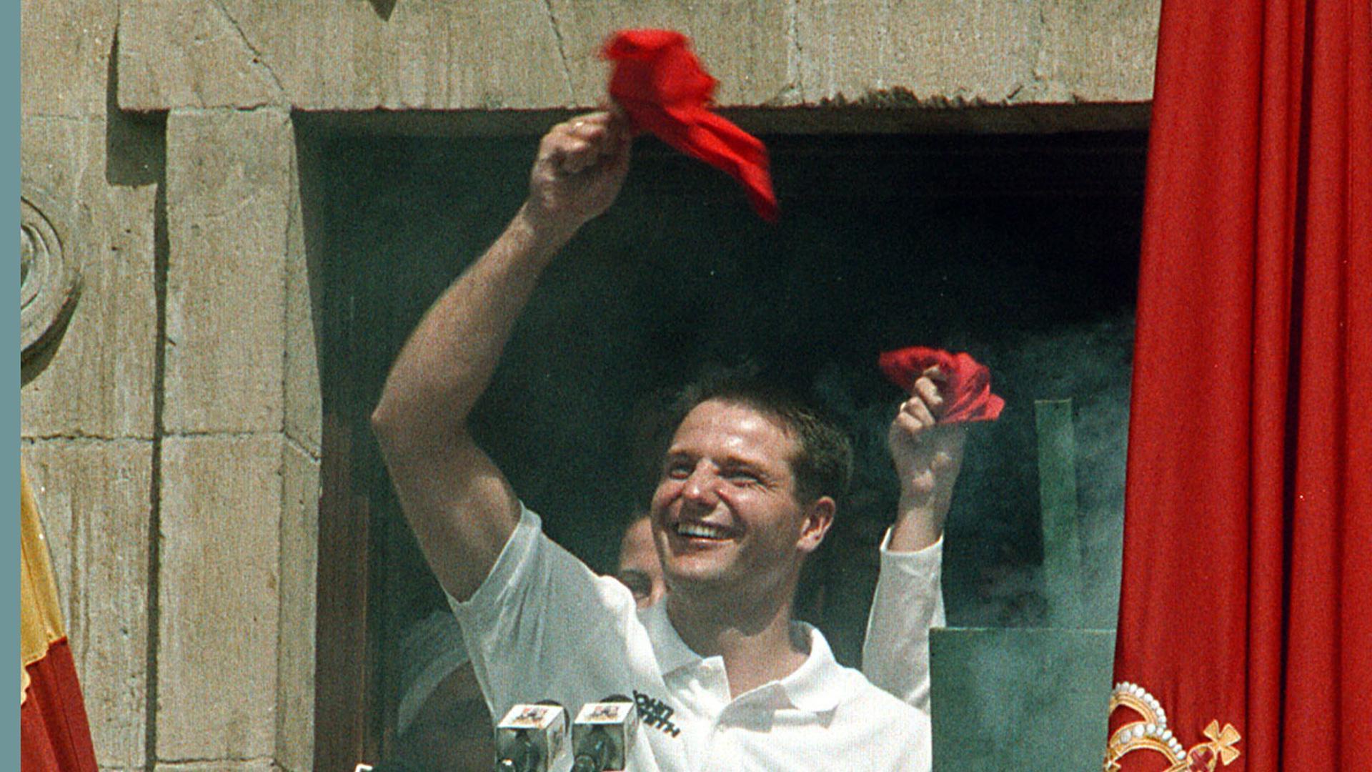 Un sonriente César Palacios, en el chupinazo de 2000