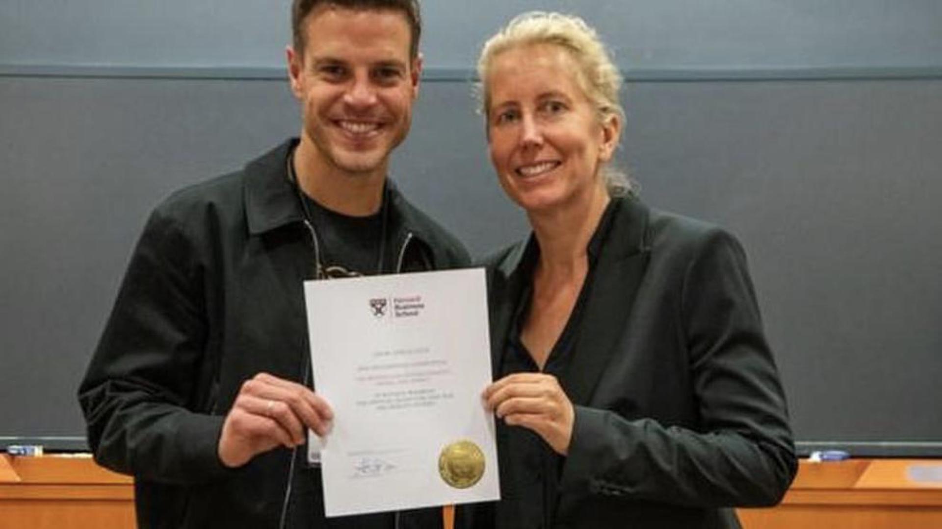 César Azpilicueta, con Anita