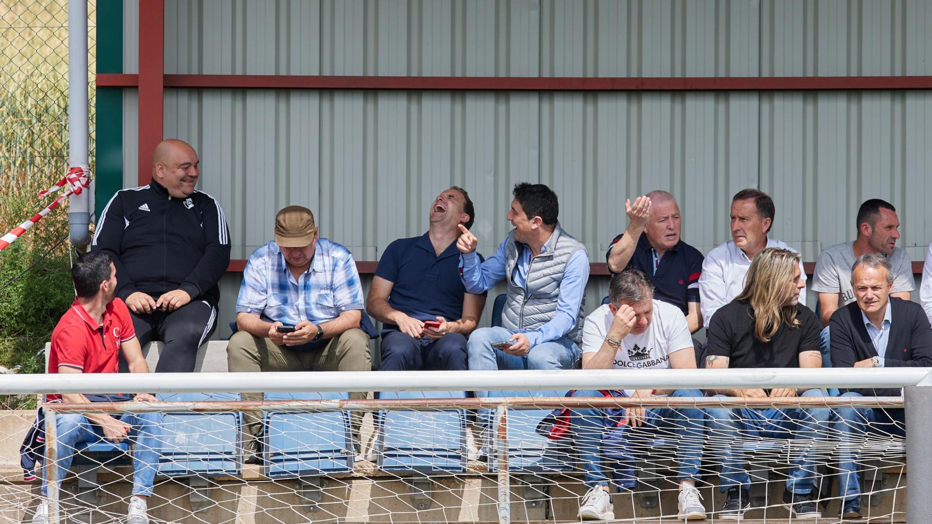 Braulio Vázquez, junto a Jagoba Arrasate entre otros, viendo al Subiza en Sotoburu el pasado domingo por la mañana