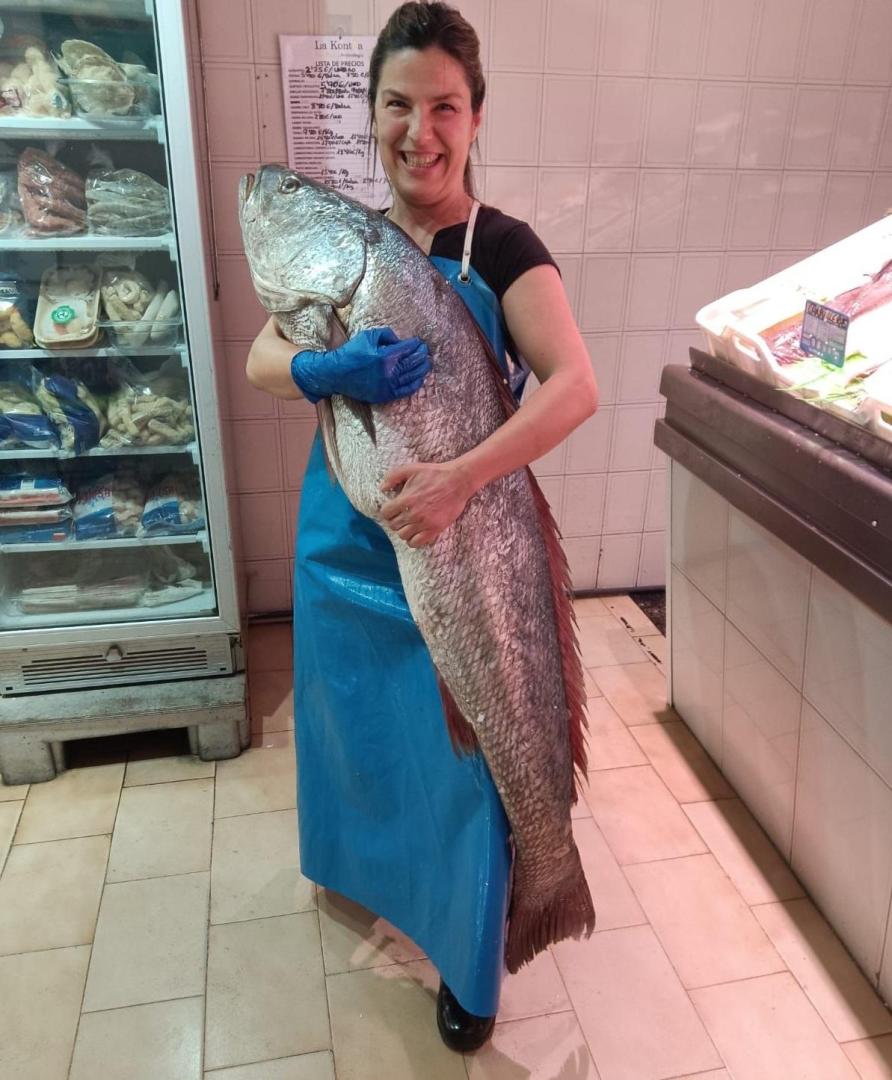 La corvina mide 150 centímetros