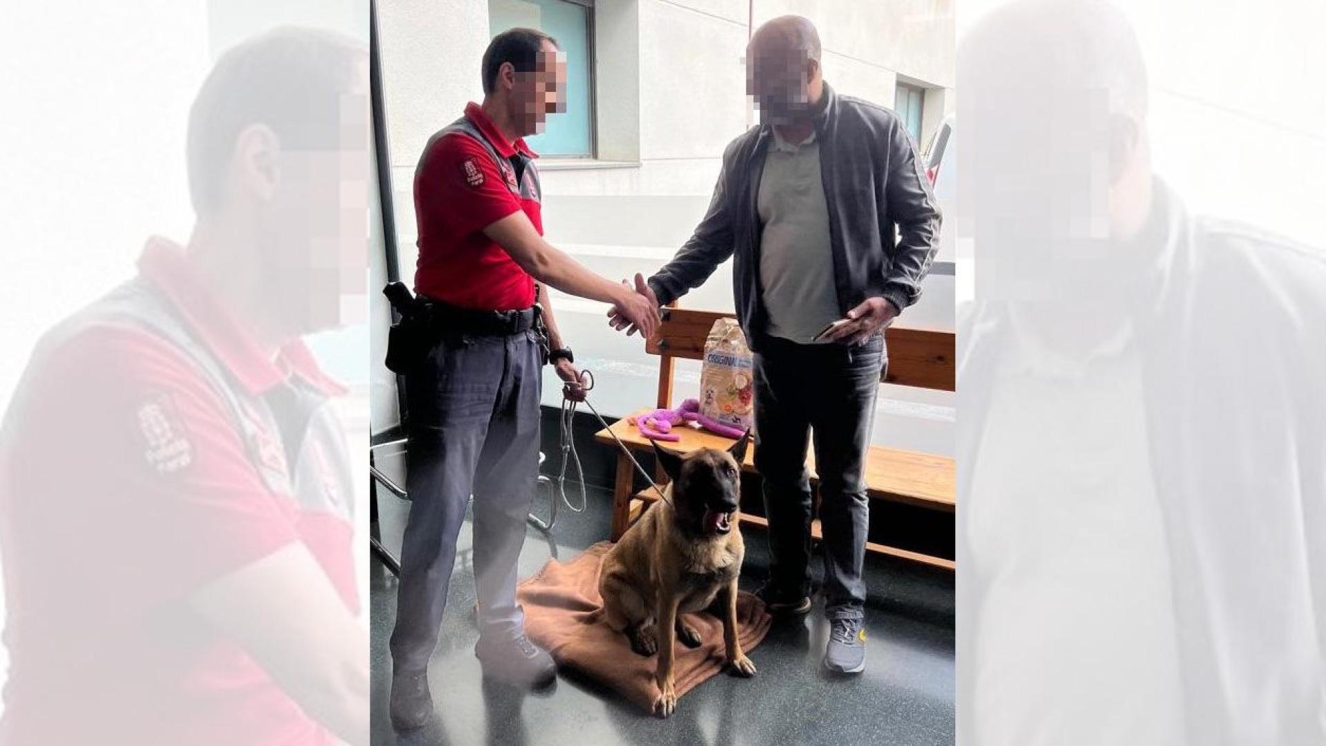 Momento de la entrega del perro a su dueño