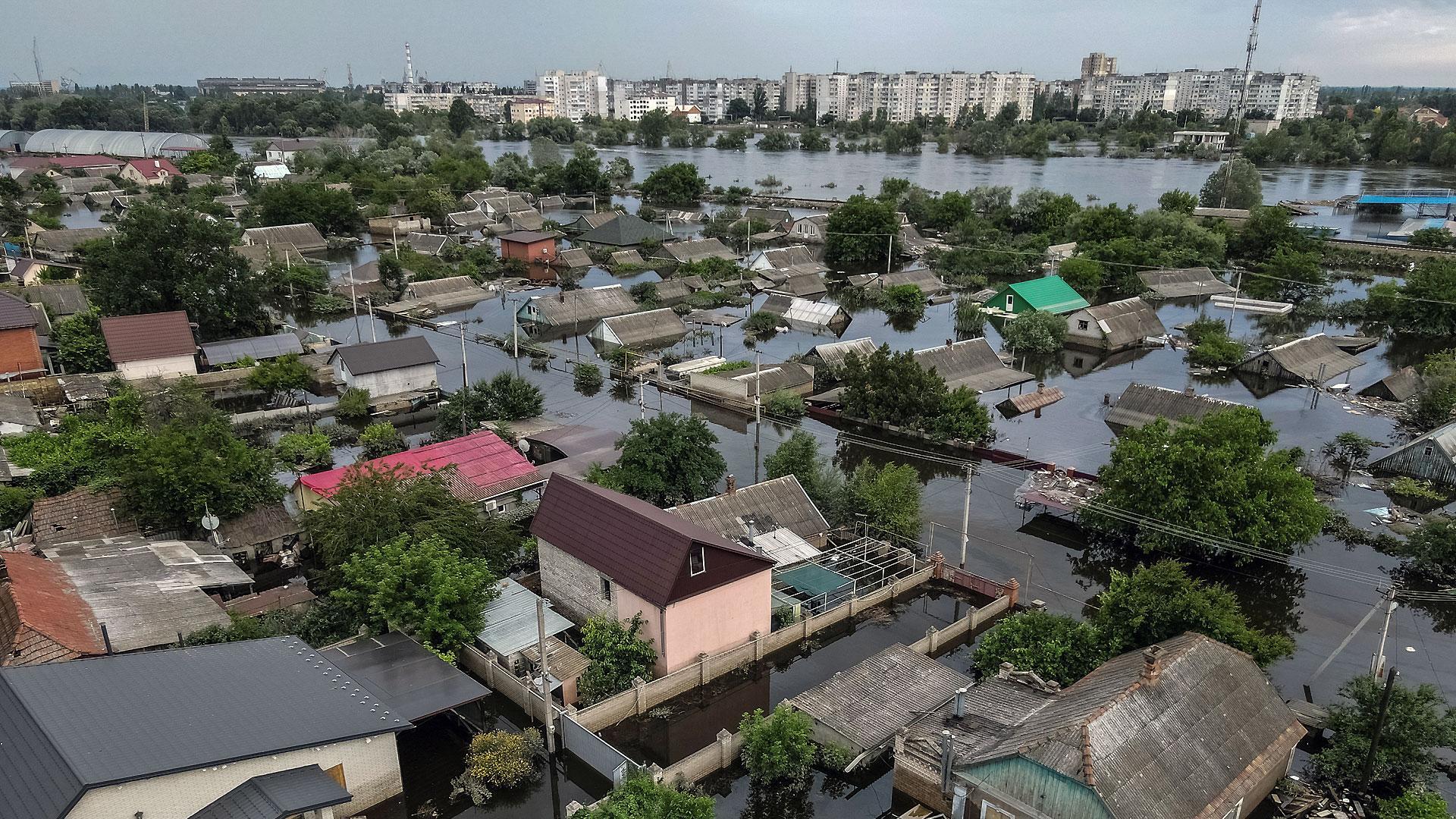 La rotura de la presa de Kajovka ha provocado inundaciones en el área de Níkopol