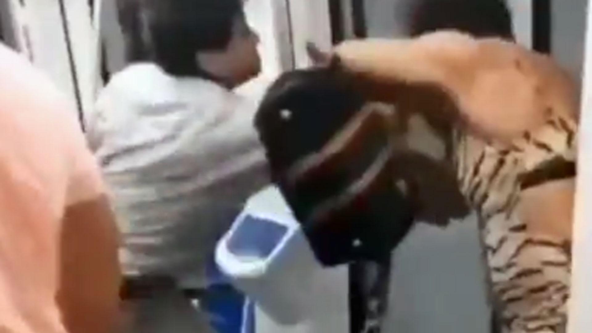 Un momento de la agresión ocurrida este sábado en Barcelona