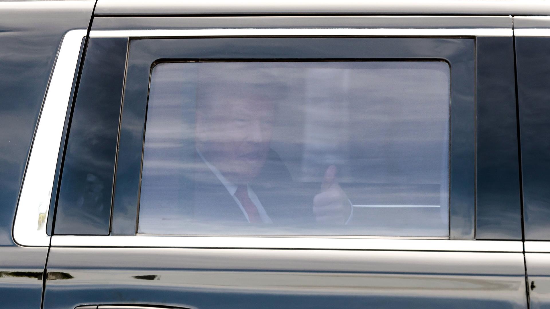 Donald Trump es conducido al juzgado en Miami