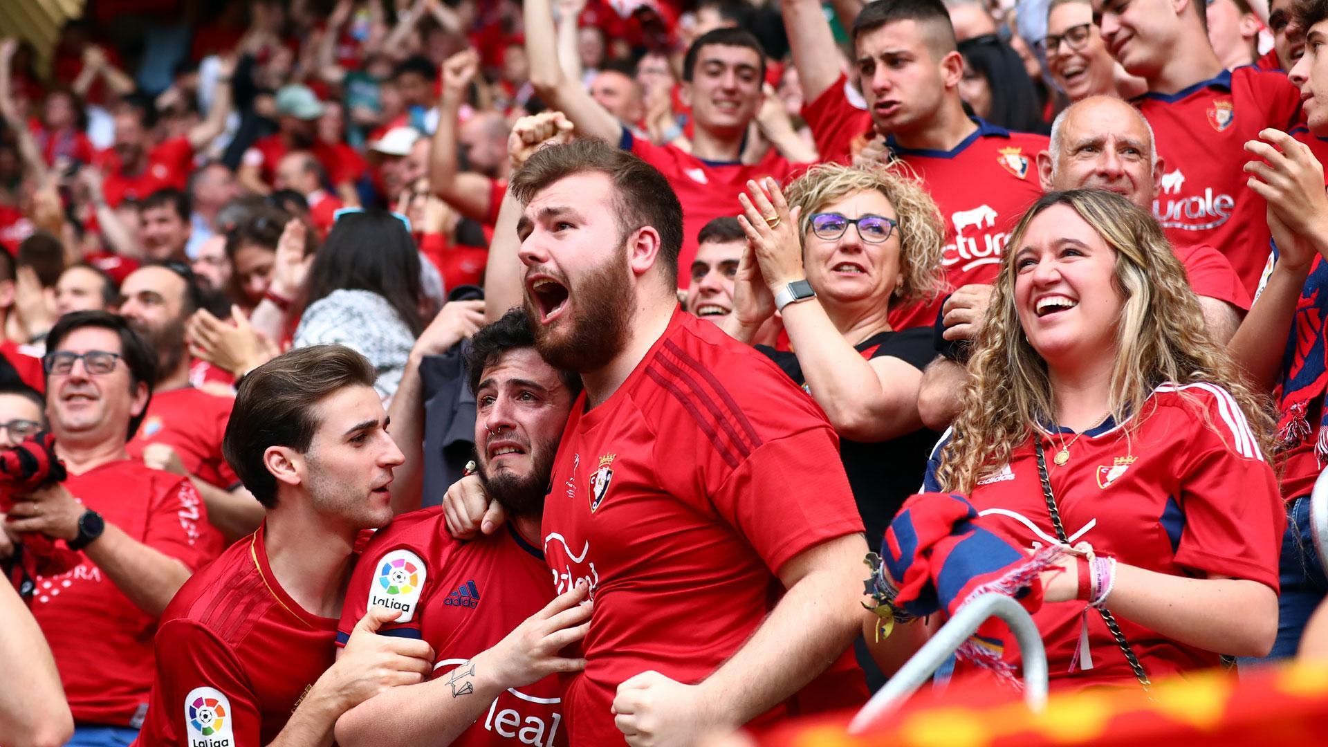 Aficionados rojillos celebran el pase a la Conference