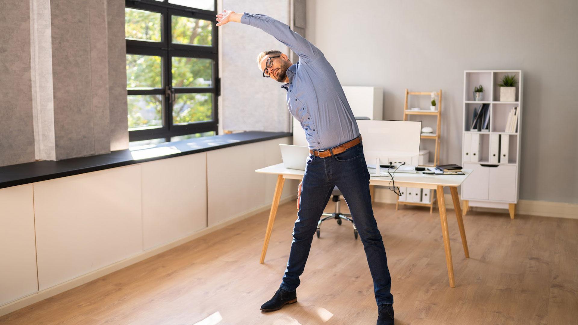 El principal objetivo de las pausas activas es interrumpir las posturas prolongadas propias de los trabajos sedentarios para combatir las molestias musculares