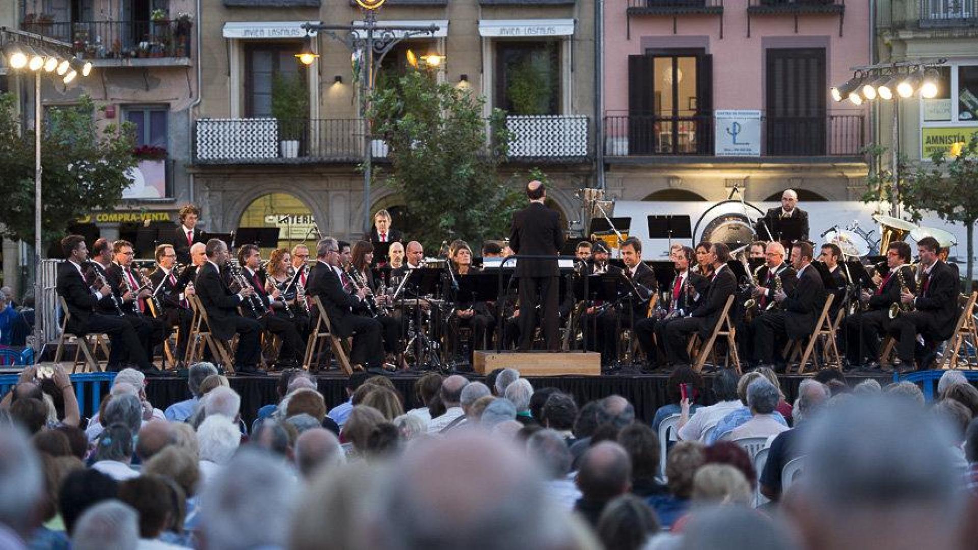 La Pamplonesa ofrecerá esta tarde un concierto al aire libre en Iturrama Nuevo.