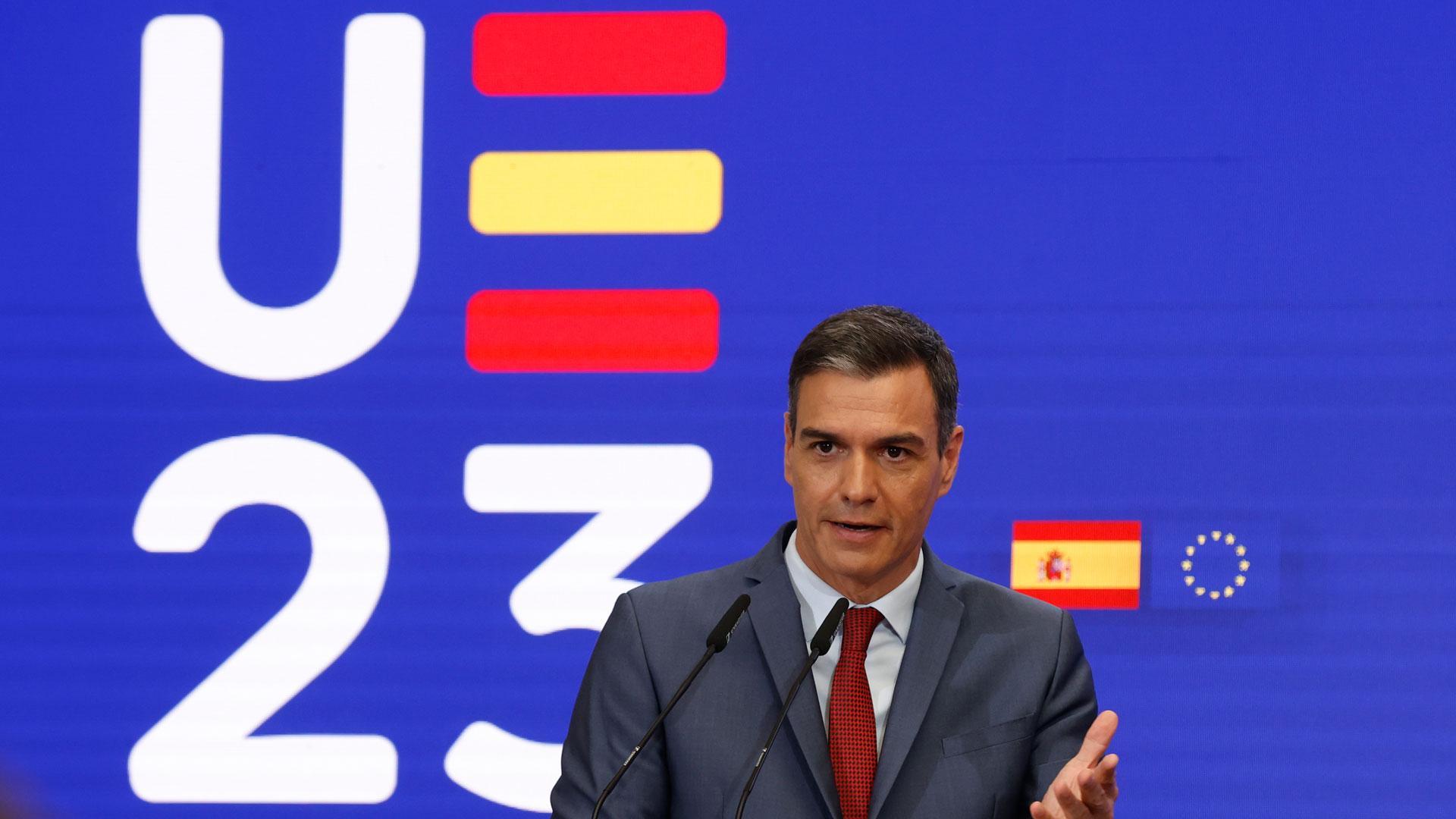 El presidente del Gobierno, Pedro Sánchez, presenta las prioridades de la Presidencia española del Consejo de la UE que comenzará el próximo 1 de julio, este jueves en el Palacio de la Moncloa
