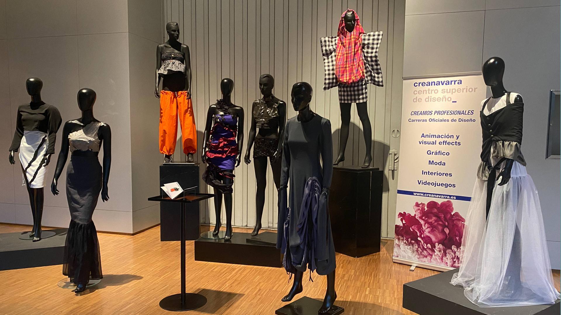 Los ocho diseños de los alumnos de Moda de Creanavarra, expuestos en el Museo del Traje en Madrid