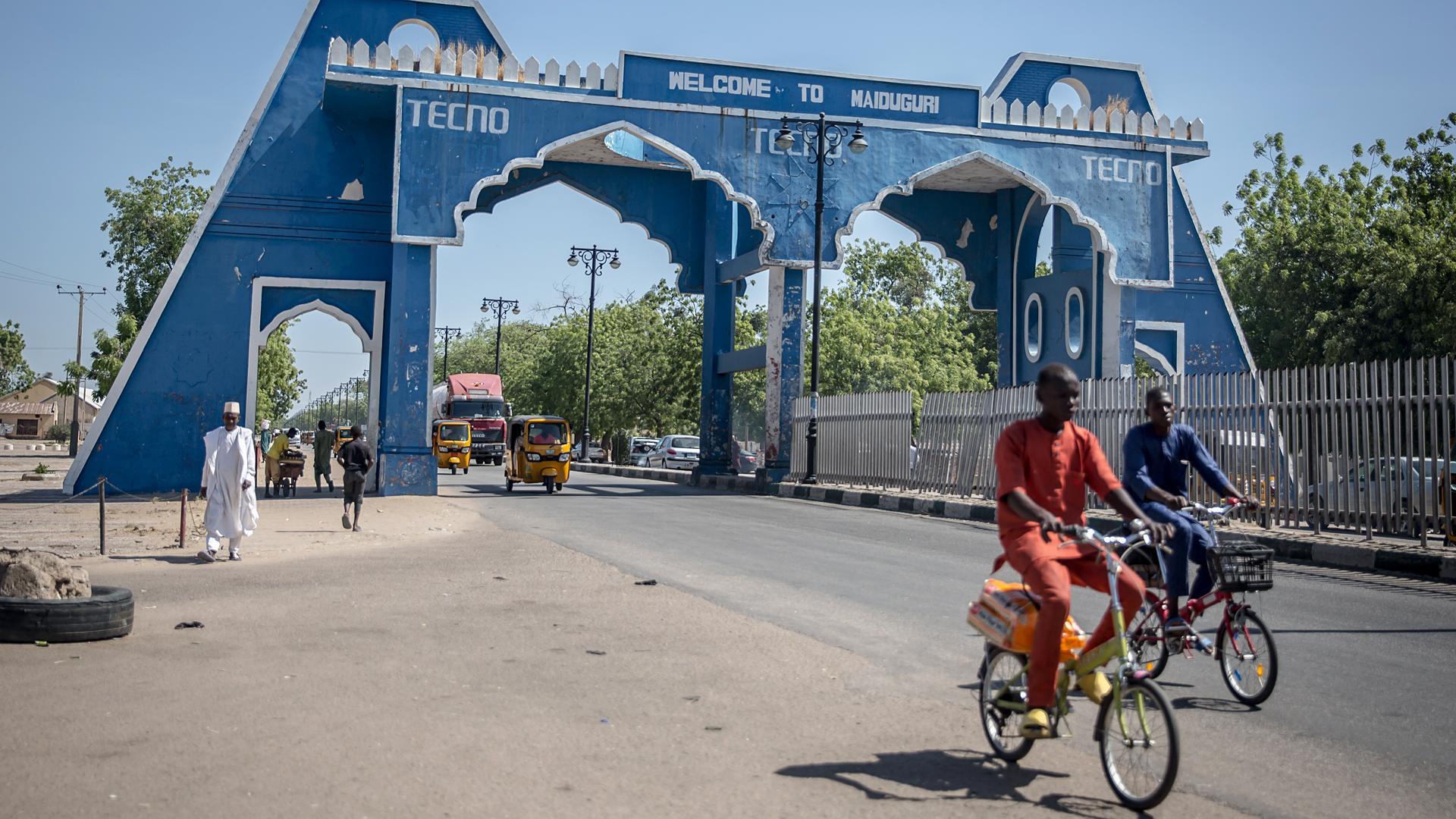 Varias personas en un calle de la localidad de Maiduguri, en el estado de Borno, donde opera con frecuencia Boko Haram