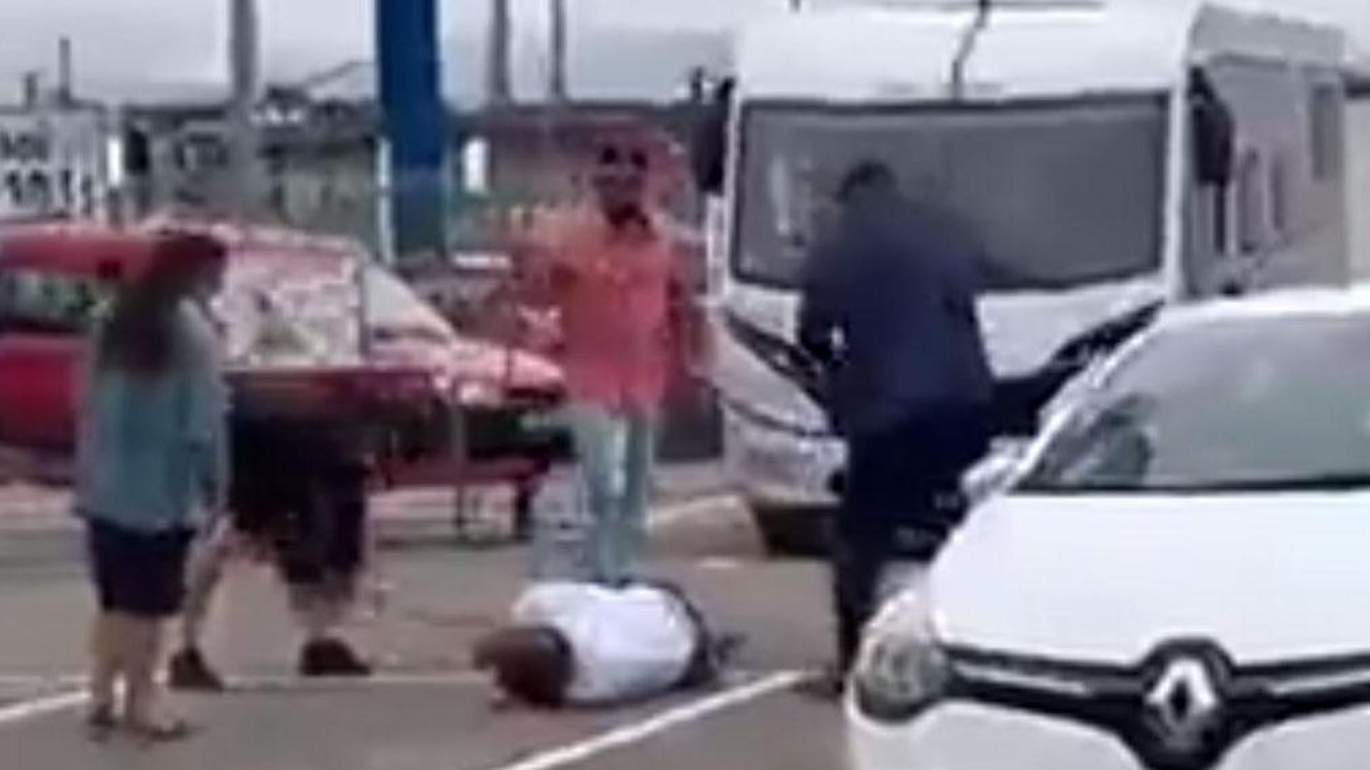 Captura del vídeo de la brutal paliza en Laredo