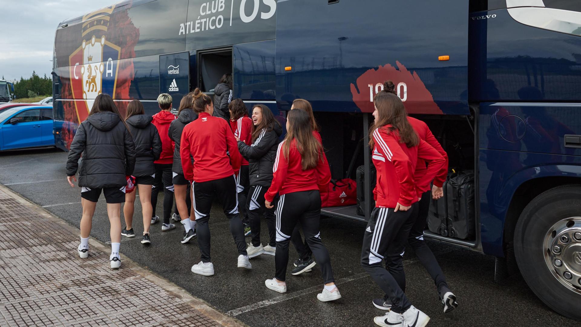 La primera plantilla de Osasuna, antes de emprender el viaje a Cáceres en la última jornada liguera