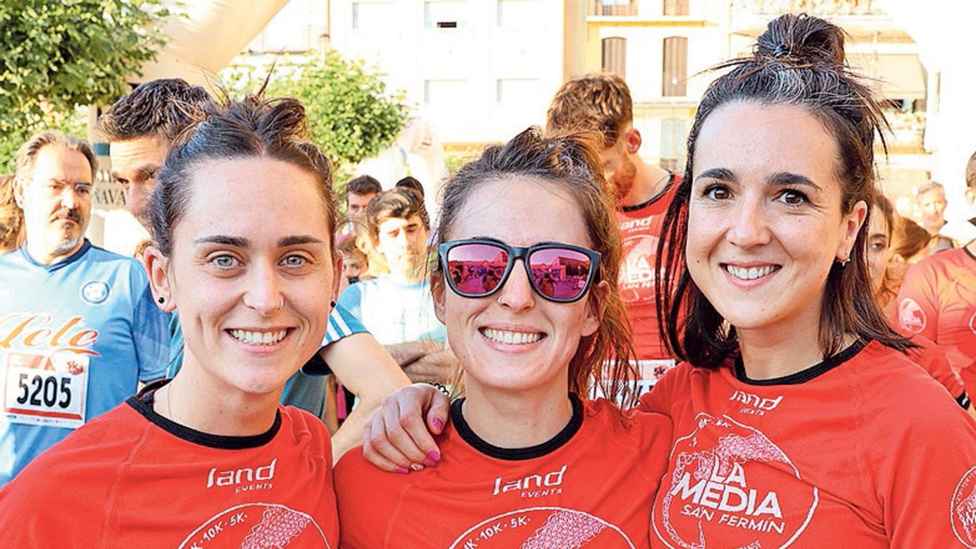 Eva Baztán, Marta Baztán y Leyre García, en la salida de 5 km