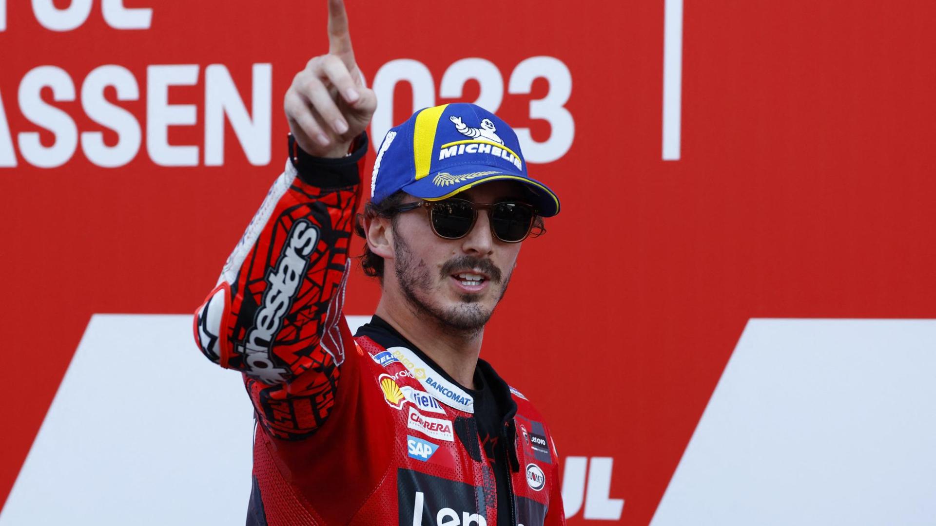 Francesco Bagnaia celebra su victoria en MotoGP en Assen (Holanda)