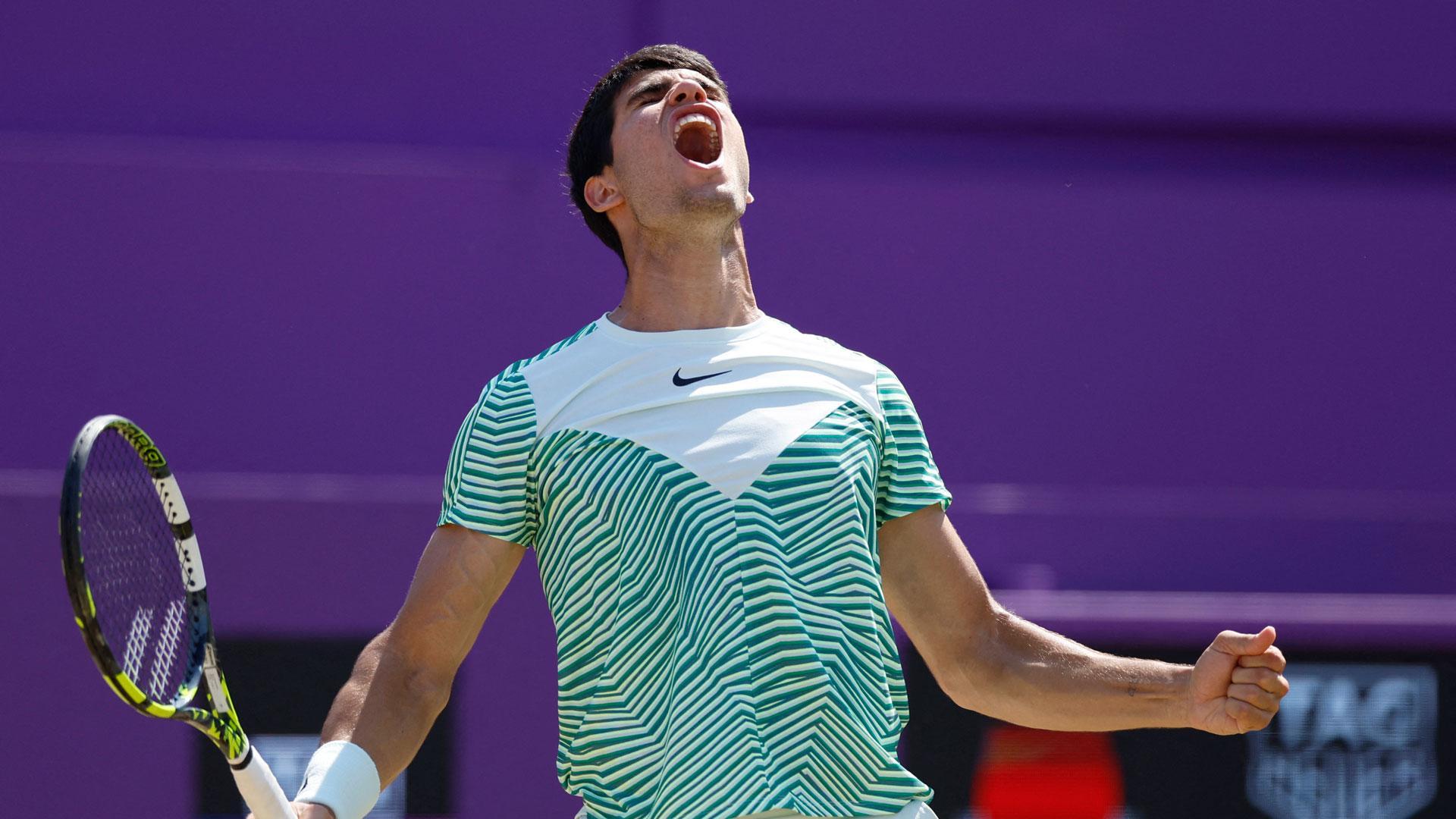 Carlos Alcaraz celebra el triunfo en Queen's